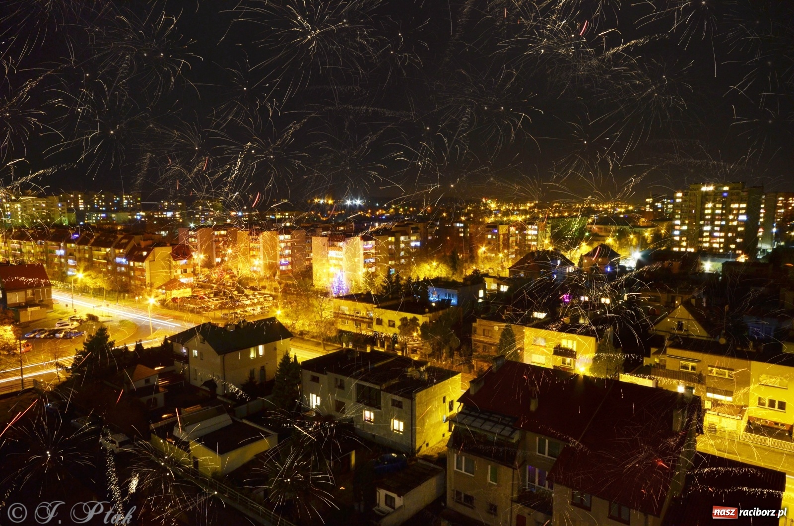 Zdjęcie w galerii na portalu naszraciborz.pl: Noworoczne niebo nad Raciborzem [FOTO i WIDEO]  wiadomości z regionu