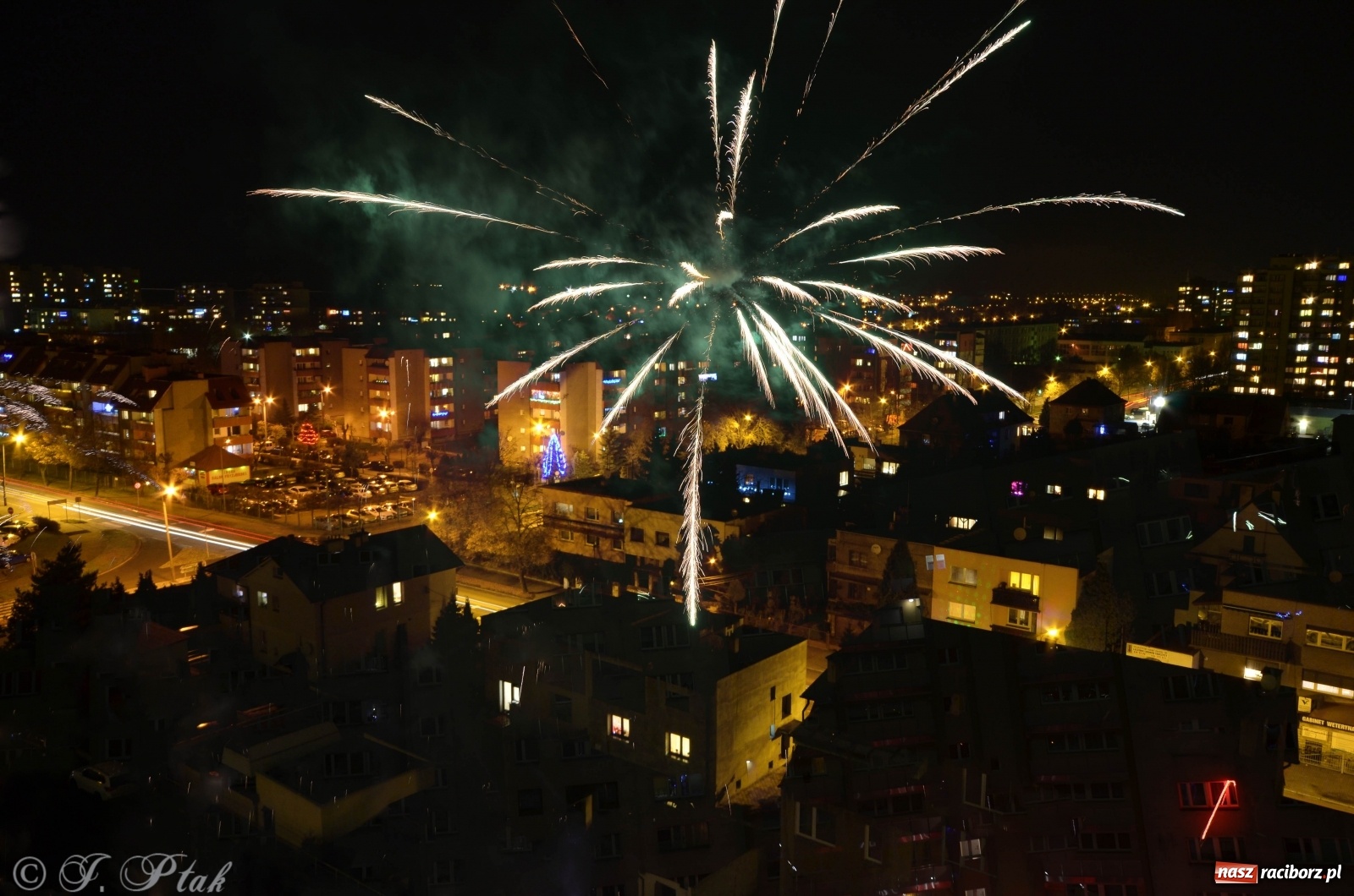 Zdjęcie w galerii na portalu naszraciborz.pl: Noworoczne niebo nad Raciborzem [FOTO i WIDEO]  wiadomości z regionu