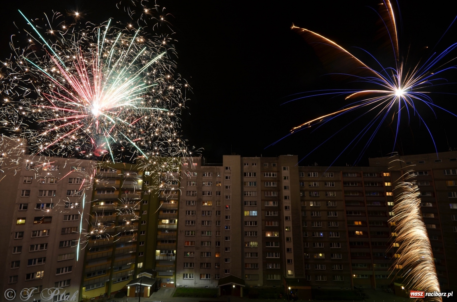 Zdjęcie w galerii na portalu naszraciborz.pl: Noworoczne niebo nad Raciborzem [FOTO i WIDEO]  wiadomości z regionu