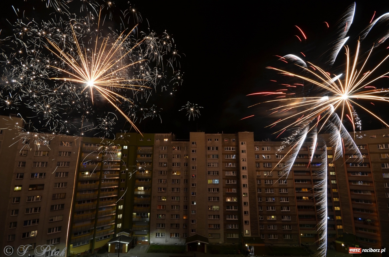 Zdjęcie w galerii na portalu naszraciborz.pl: Noworoczne niebo nad Raciborzem [FOTO i WIDEO]  wiadomości z regionu