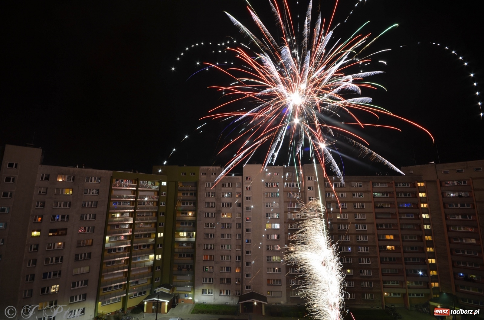 Zdjęcie w galerii na portalu naszraciborz.pl: Noworoczne niebo nad Raciborzem [FOTO i WIDEO]  wiadomości z regionu