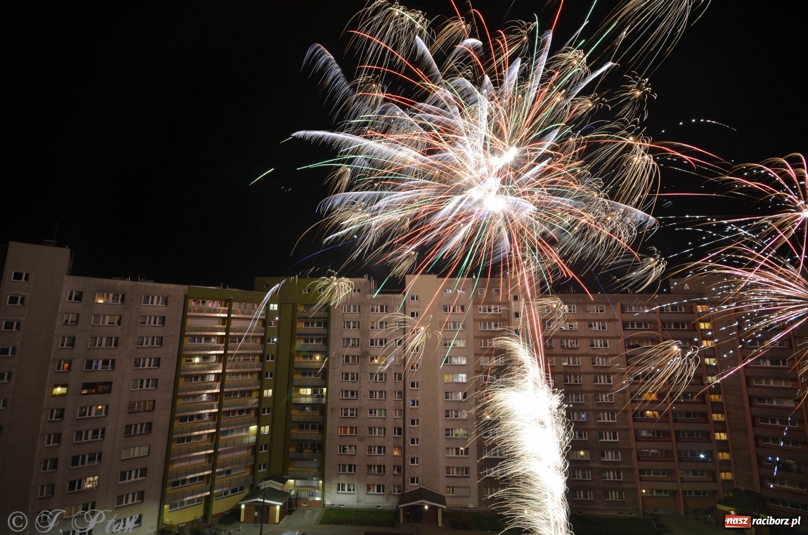 Zdjęcie w galerii na portalu naszraciborz.pl: Noworoczne niebo nad Raciborzem [FOTO i WIDEO]  wiadomości z regionu