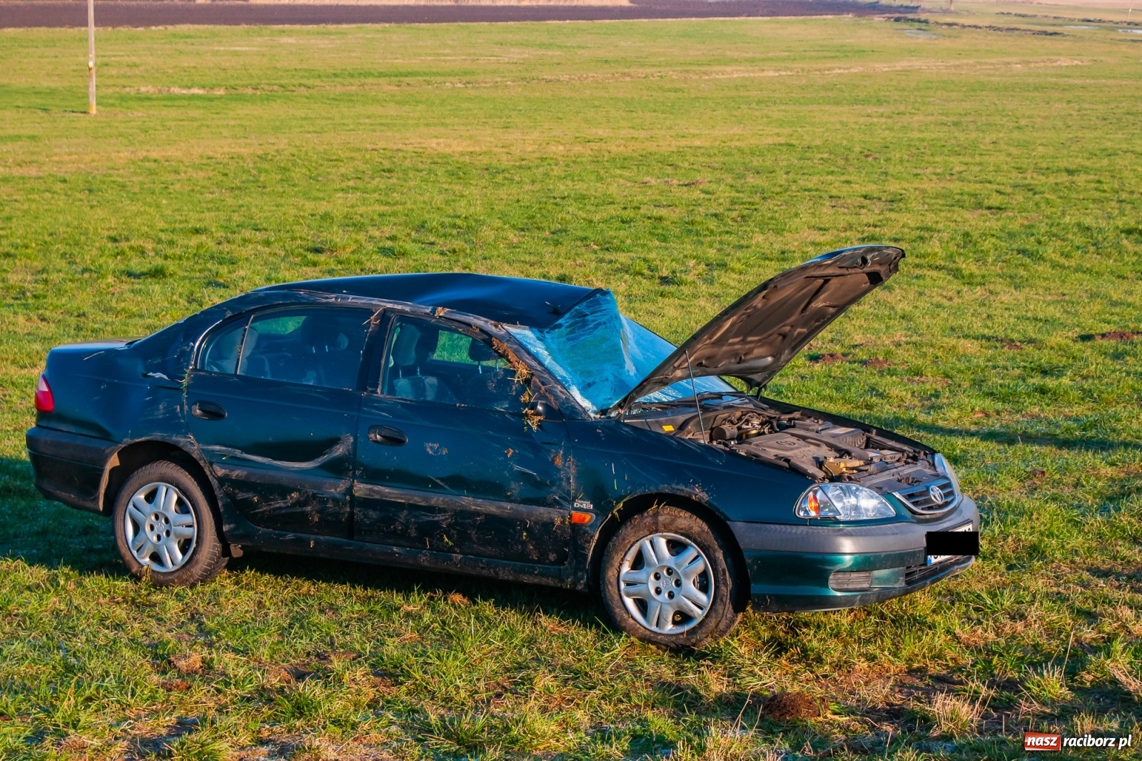 Zdjęcie w galerii na portalu naszraciborz.pl: Toyota dachowała na trasie Bolesław-Borucin wiadomości z regionu