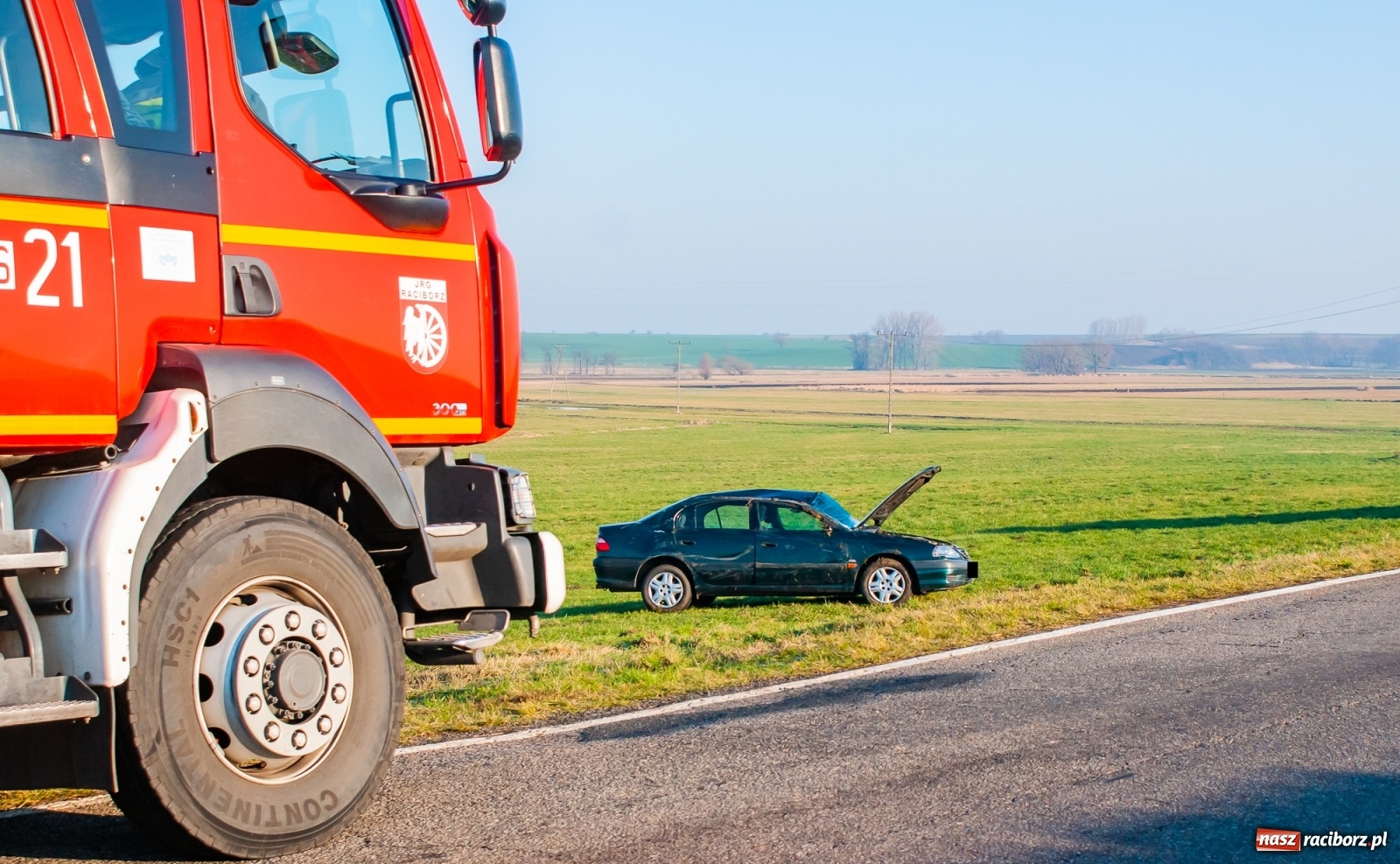 Zdjęcie w galerii na portalu naszraciborz.pl: Toyota dachowała na trasie Bolesław-Borucin wiadomości z regionu