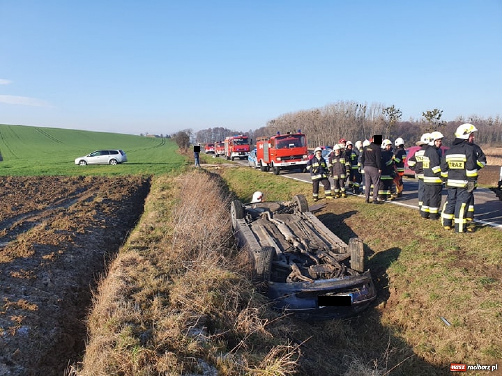 Zdjęcie w galerii na portalu naszraciborz.pl: Kobieta w ciąży dachowała oplem [FOTO] wiadomości z regionu