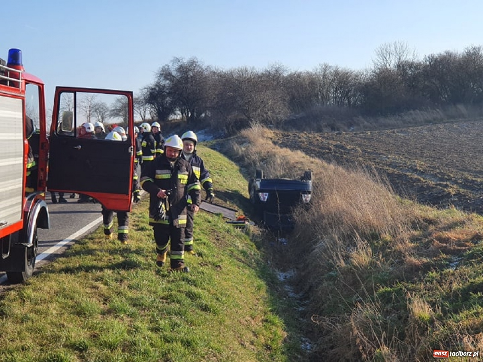 Zdjęcie w galerii na portalu naszraciborz.pl: Kobieta w ciąży dachowała oplem [FOTO] wiadomości z regionu