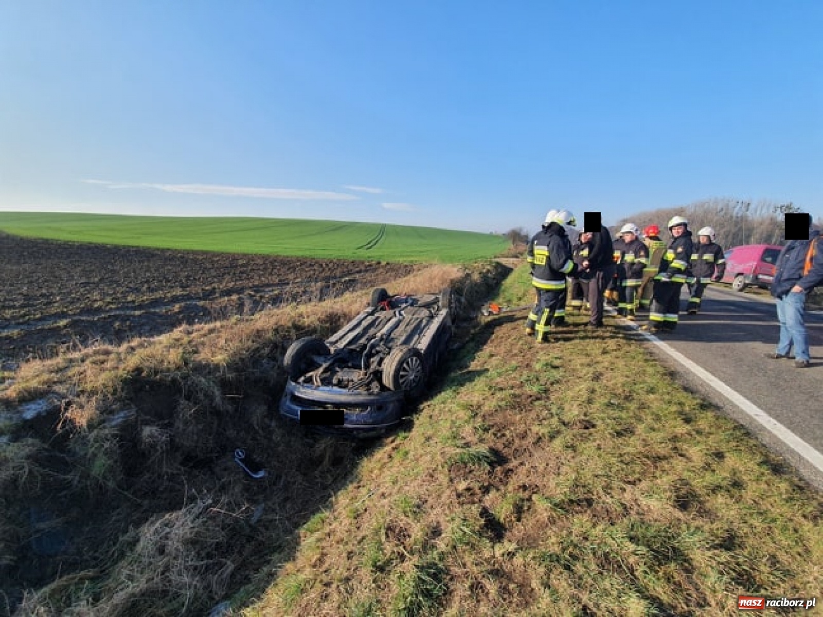 Zdjęcie w galerii na portalu naszraciborz.pl: Kobieta w ciąży dachowała oplem [FOTO] wiadomości z regionu