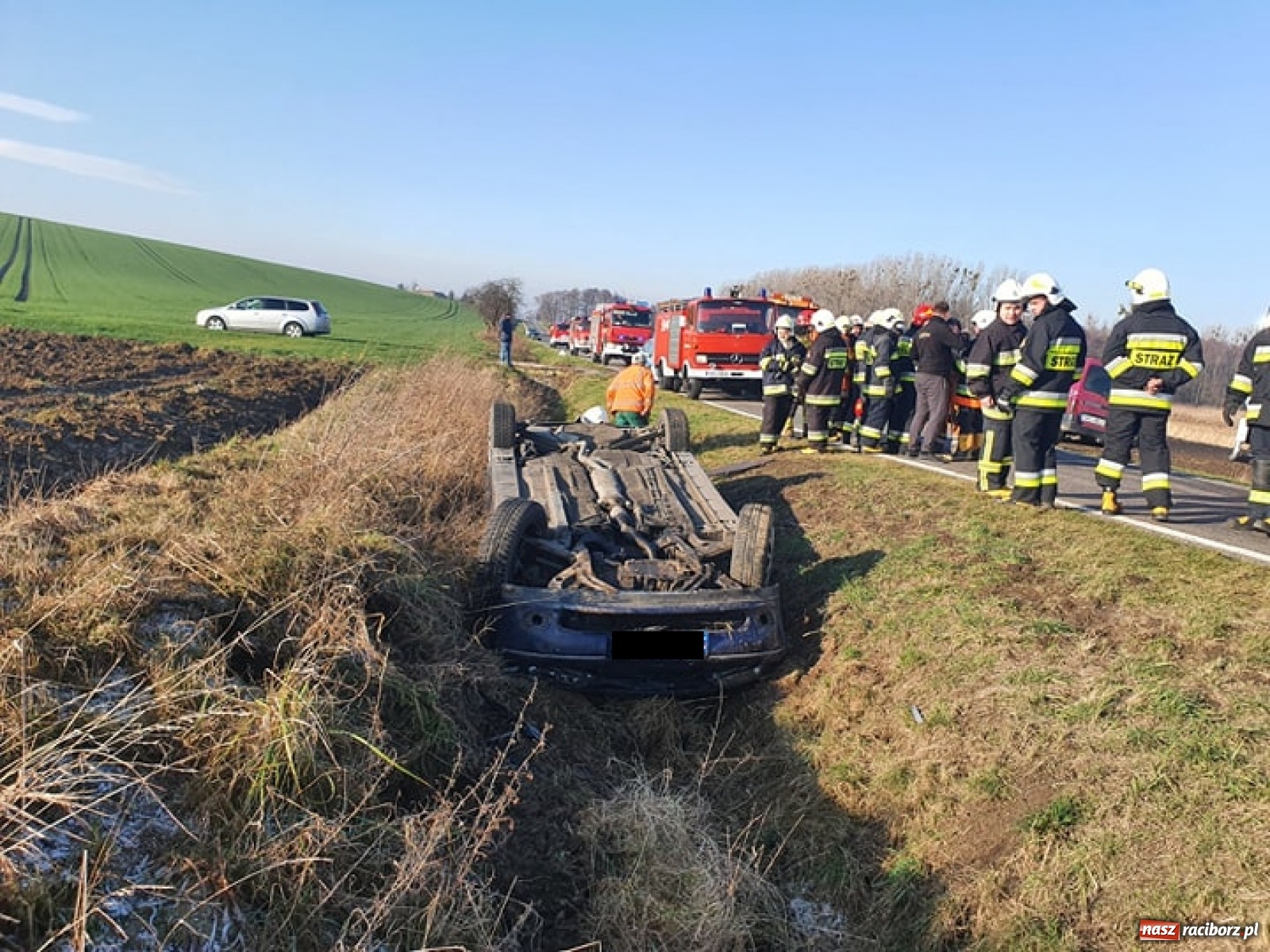Zdjęcie w galerii na portalu naszraciborz.pl: Kobieta w ciąży dachowała oplem [FOTO] wiadomości z regionu