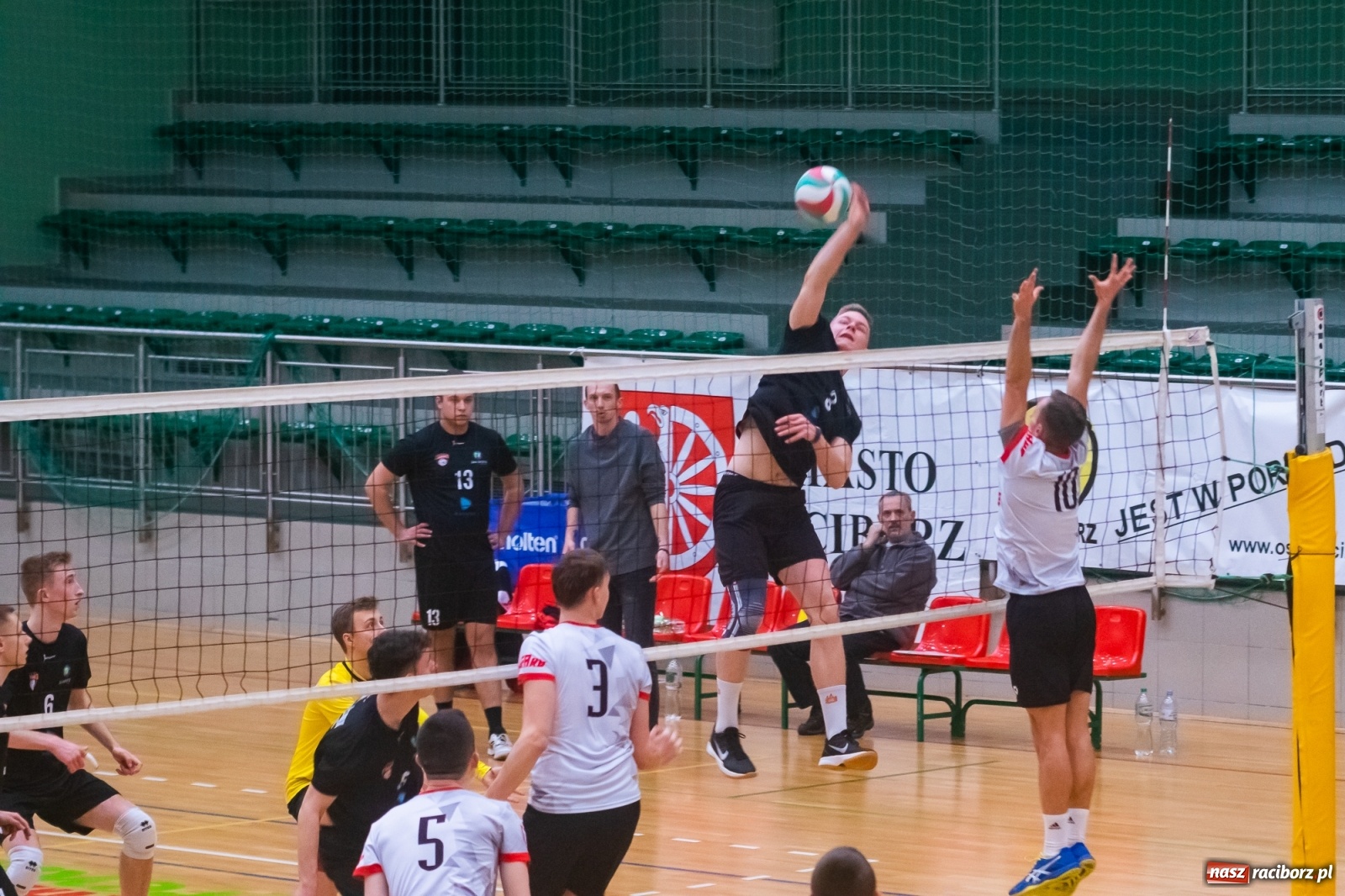 Zdjęcie w galerii na portalu naszraciborz.pl: Siatkówka. KS AZS Rafako żegna outsidera [FOTO i WIDEO] wiadomości z regionu