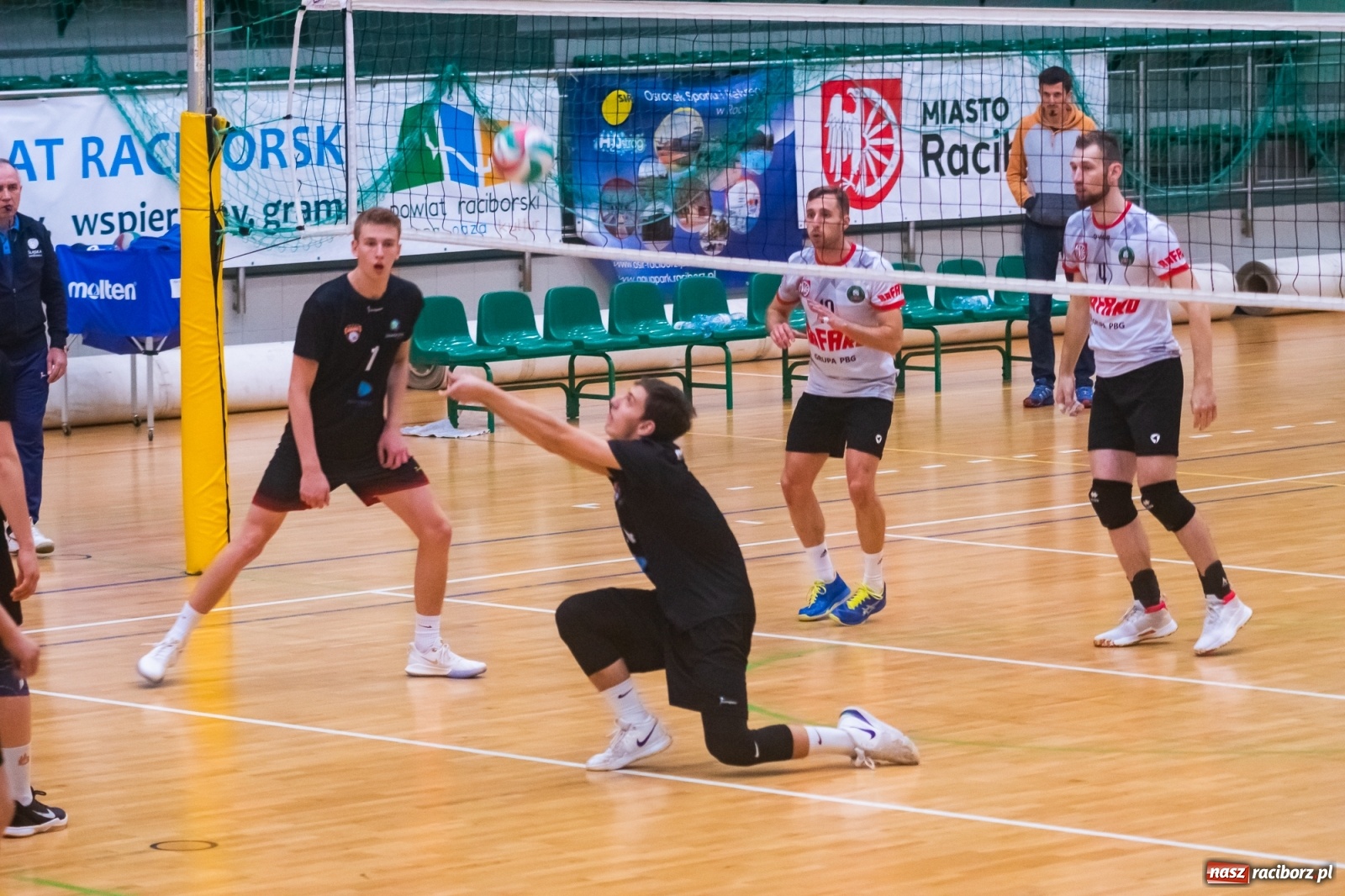 Zdjęcie w galerii na portalu naszraciborz.pl: Siatkówka. KS AZS Rafako żegna outsidera [FOTO i WIDEO] wiadomości z regionu