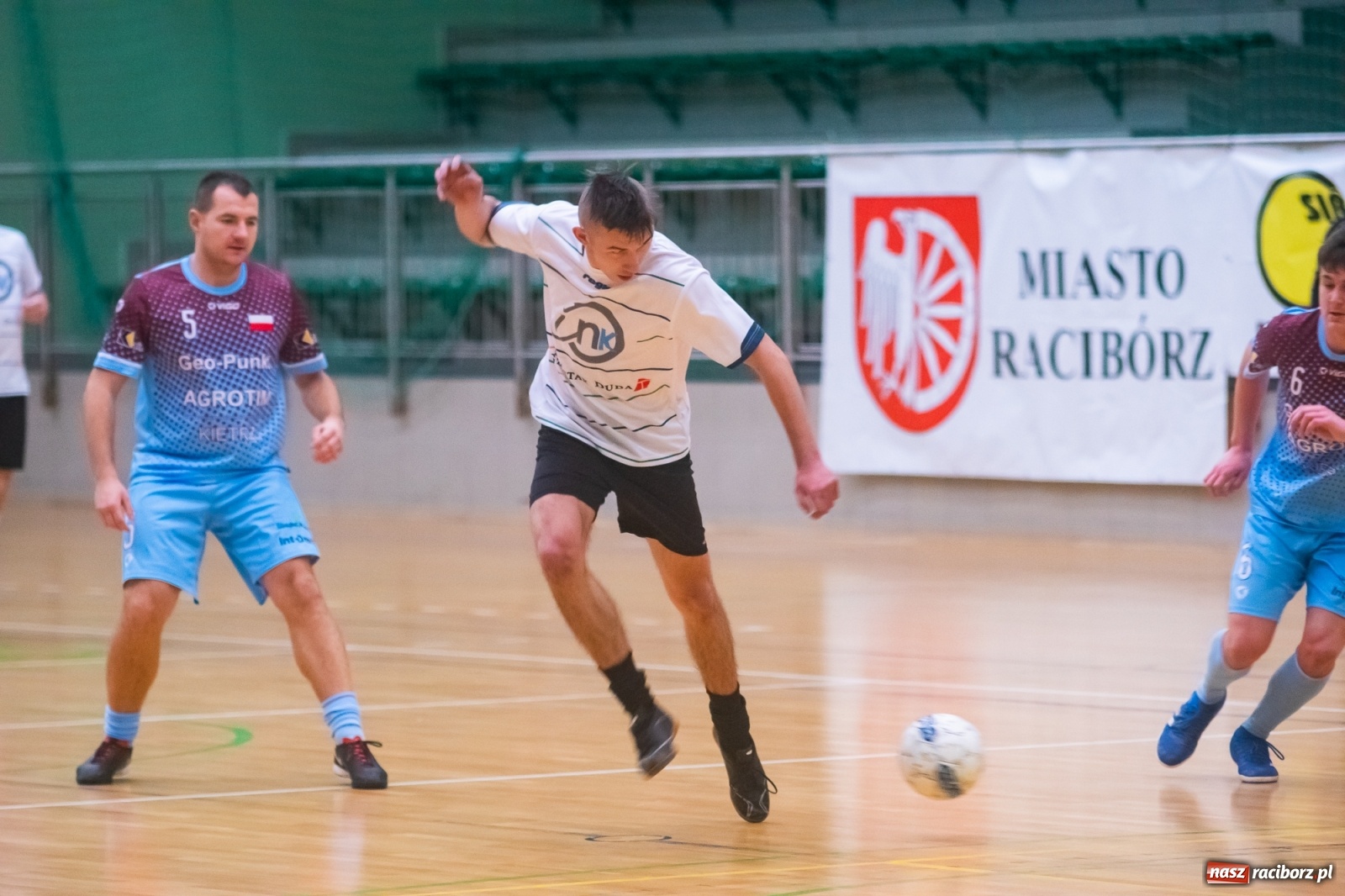 Zdjęcie w galerii na portalu naszraciborz.pl: HLPN. Bruks Team poległ w starciu z Geo-Punkt [FOTO i WIDEO] wiadomości z regionu