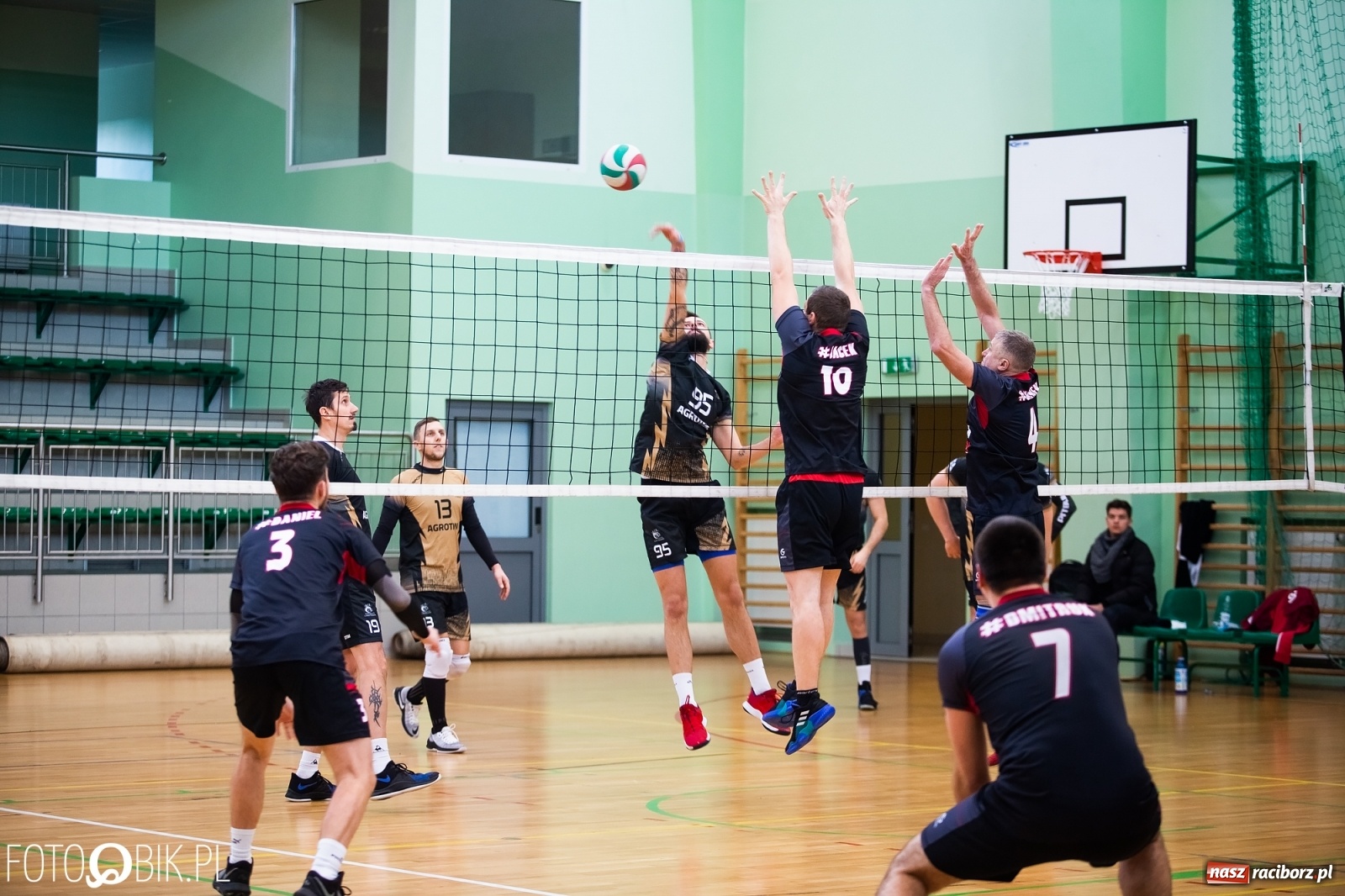 Zdjęcie w galerii na portalu naszraciborz.pl: Niedziela z siatkówką w Arenie Rafako [FOTO] wiadomości z regionu