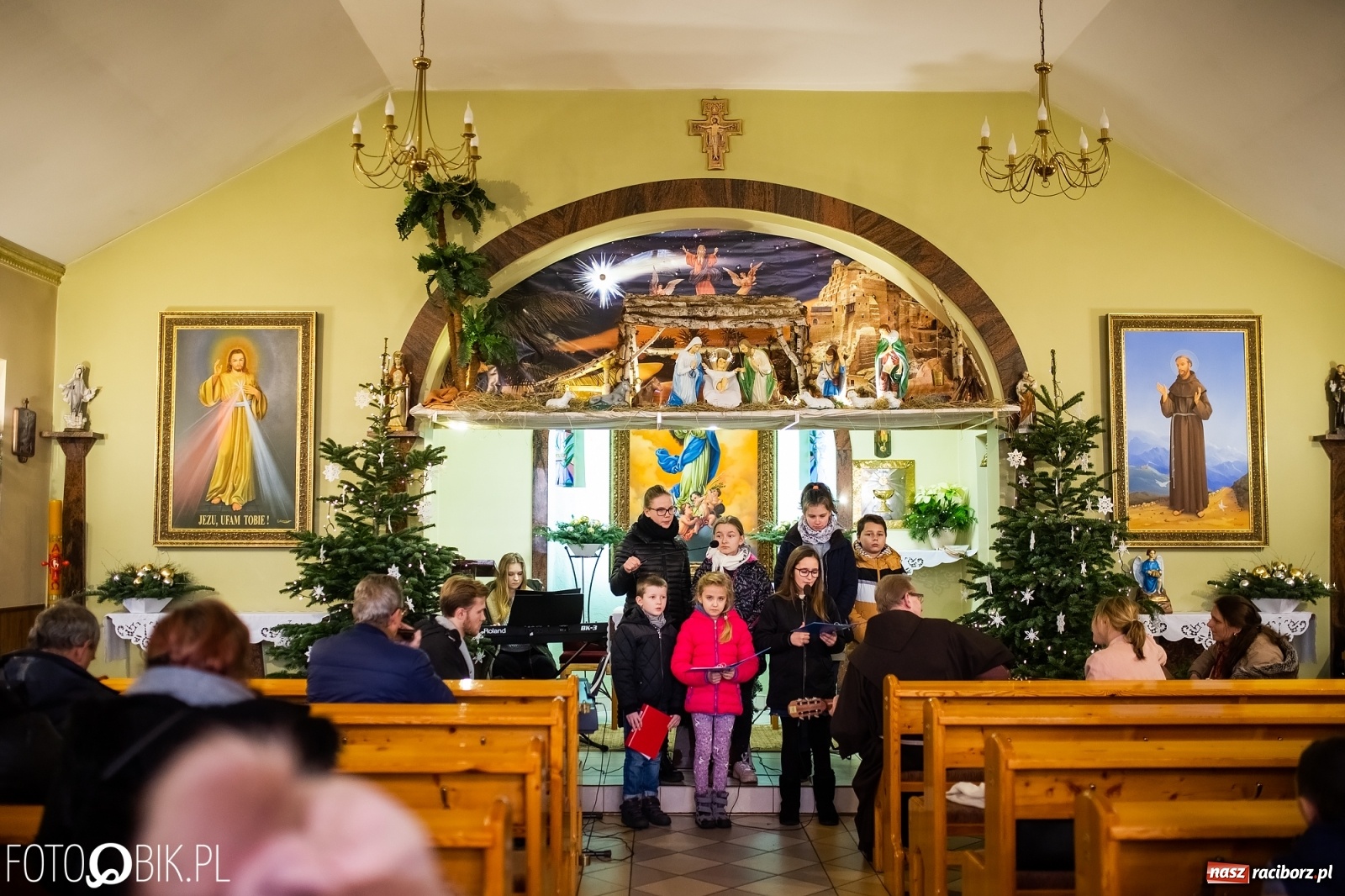 Zdjęcie w galerii na portalu naszraciborz.pl: Motocyklowe kolędowanie przy Żłobku wiadomości z regionu