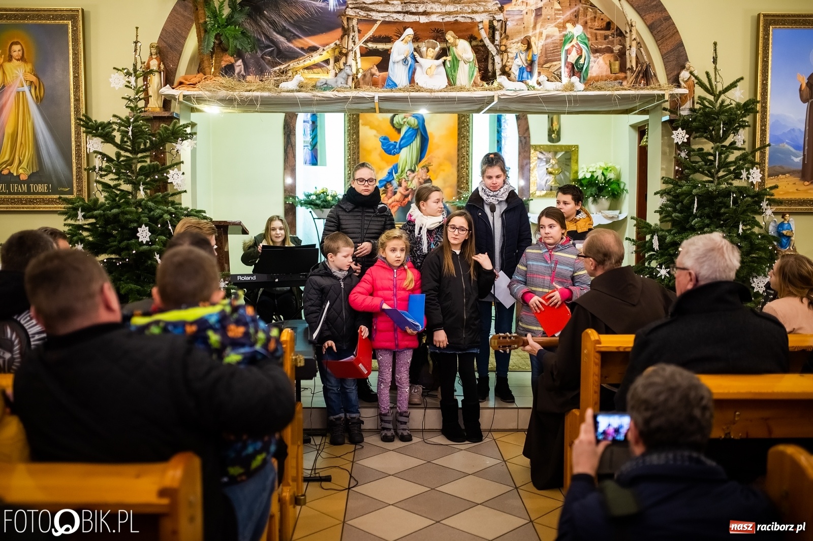 Zdjęcie w galerii na portalu naszraciborz.pl: Motocyklowe kolędowanie przy Żłobku wiadomości z regionu