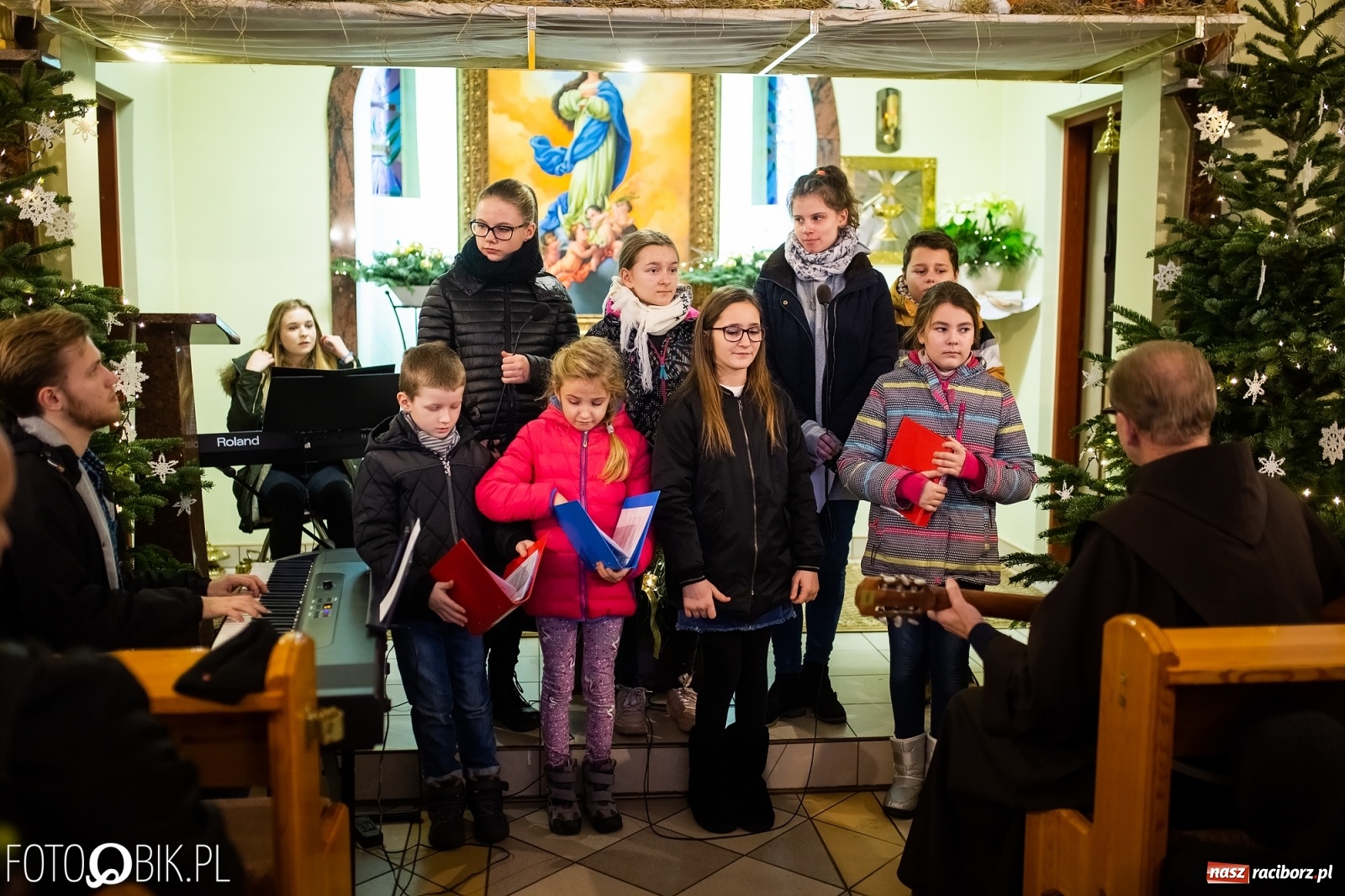 Zdjęcie w galerii na portalu naszraciborz.pl: Motocyklowe kolędowanie przy Żłobku wiadomości z regionu