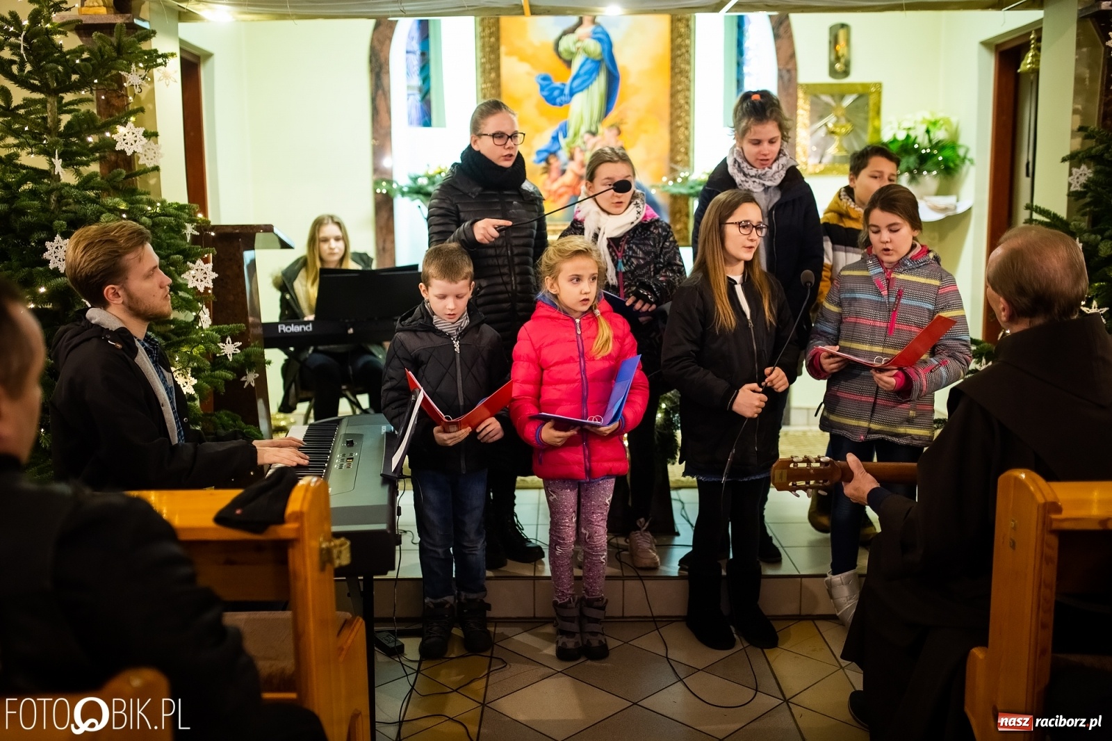 Zdjęcie w galerii na portalu naszraciborz.pl: Motocyklowe kolędowanie przy Żłobku wiadomości z regionu