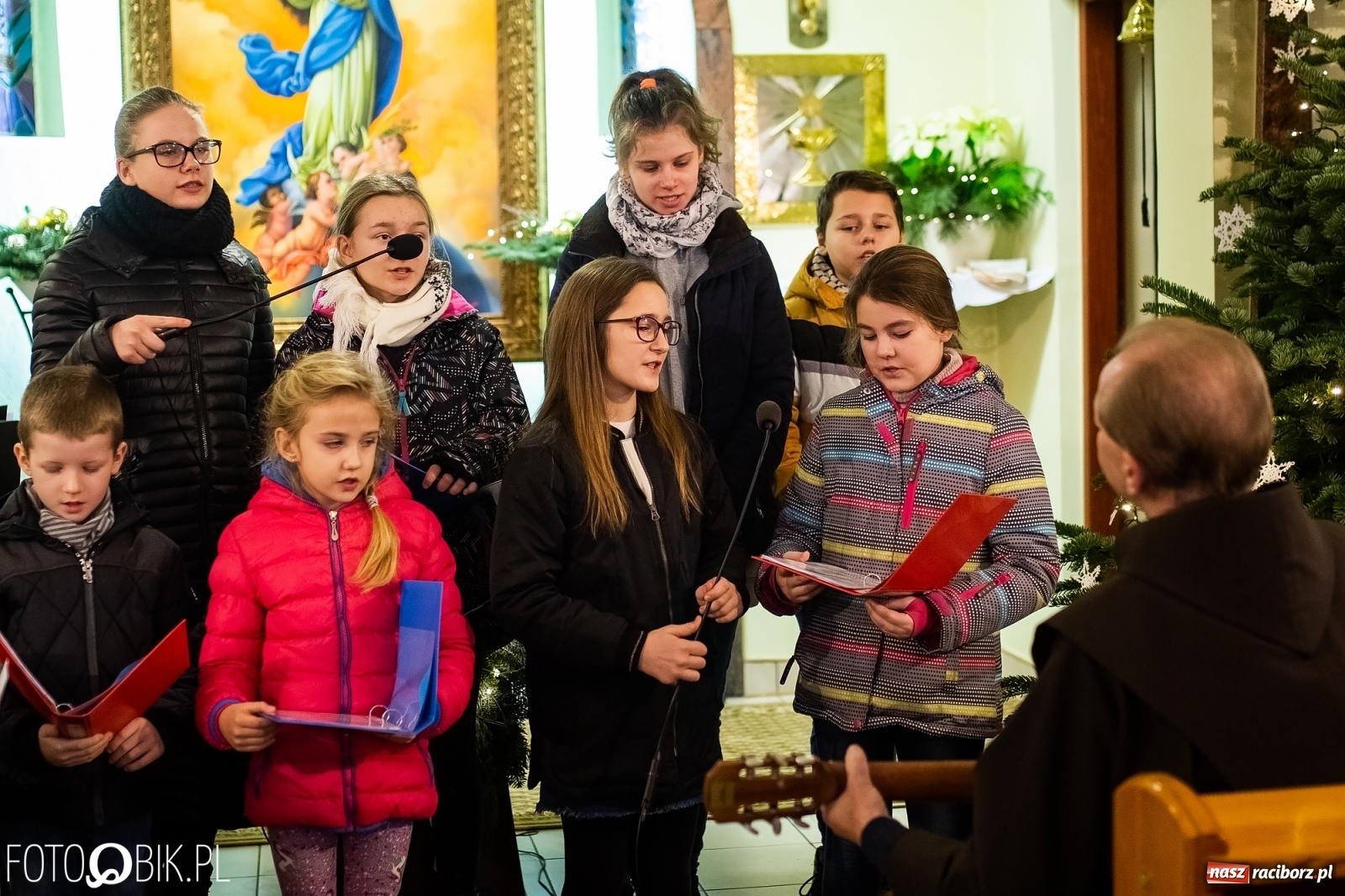 Zdjęcie w galerii na portalu naszraciborz.pl: Motocyklowe kolędowanie przy Żłobku wiadomości z regionu