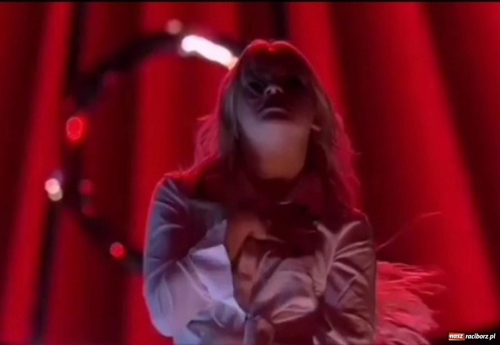 Zdjęcie w galerii na portalu naszraciborz.pl: Raciborzanka zatańczyła na scenie Sylwestrowej Mocy Przebojów Polsatu  wiadomości z regionu