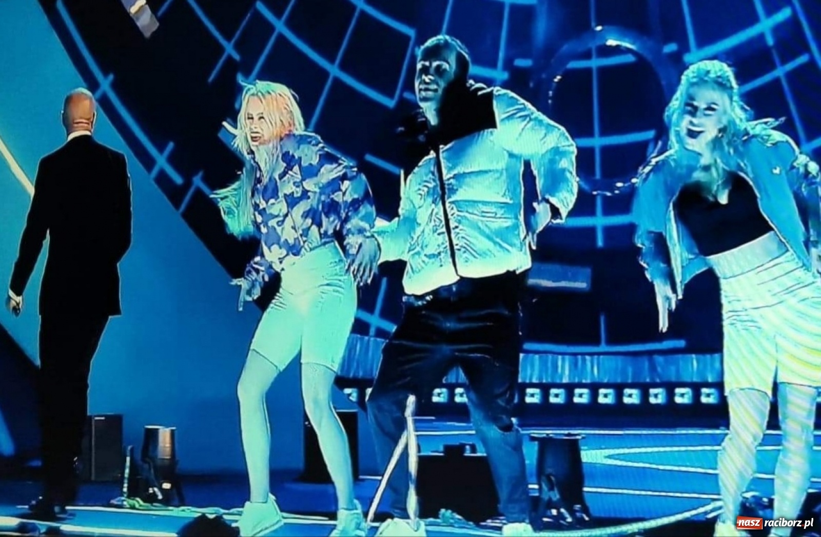 Zdjęcie w galerii na portalu naszraciborz.pl: Raciborzanka zatańczyła na scenie Sylwestrowej Mocy Przebojów Polsatu  wiadomości z regionu