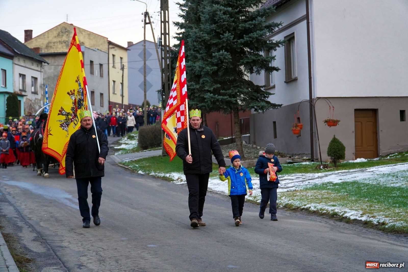 Zdjęcie w galerii na portalu naszraciborz.pl: Orszak Trzech Króli przeszedł przez Gamów [FOTO i WIDEO] wiadomości z regionu