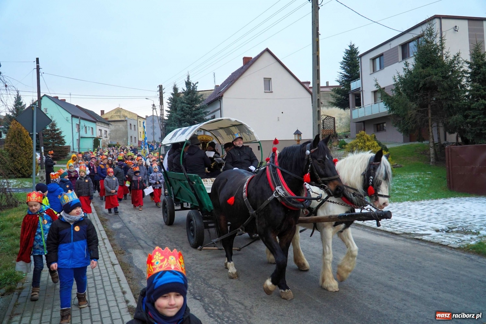 Zdjęcie w galerii na portalu naszraciborz.pl: Orszak Trzech Króli przeszedł przez Gamów [FOTO i WIDEO] wiadomości z regionu