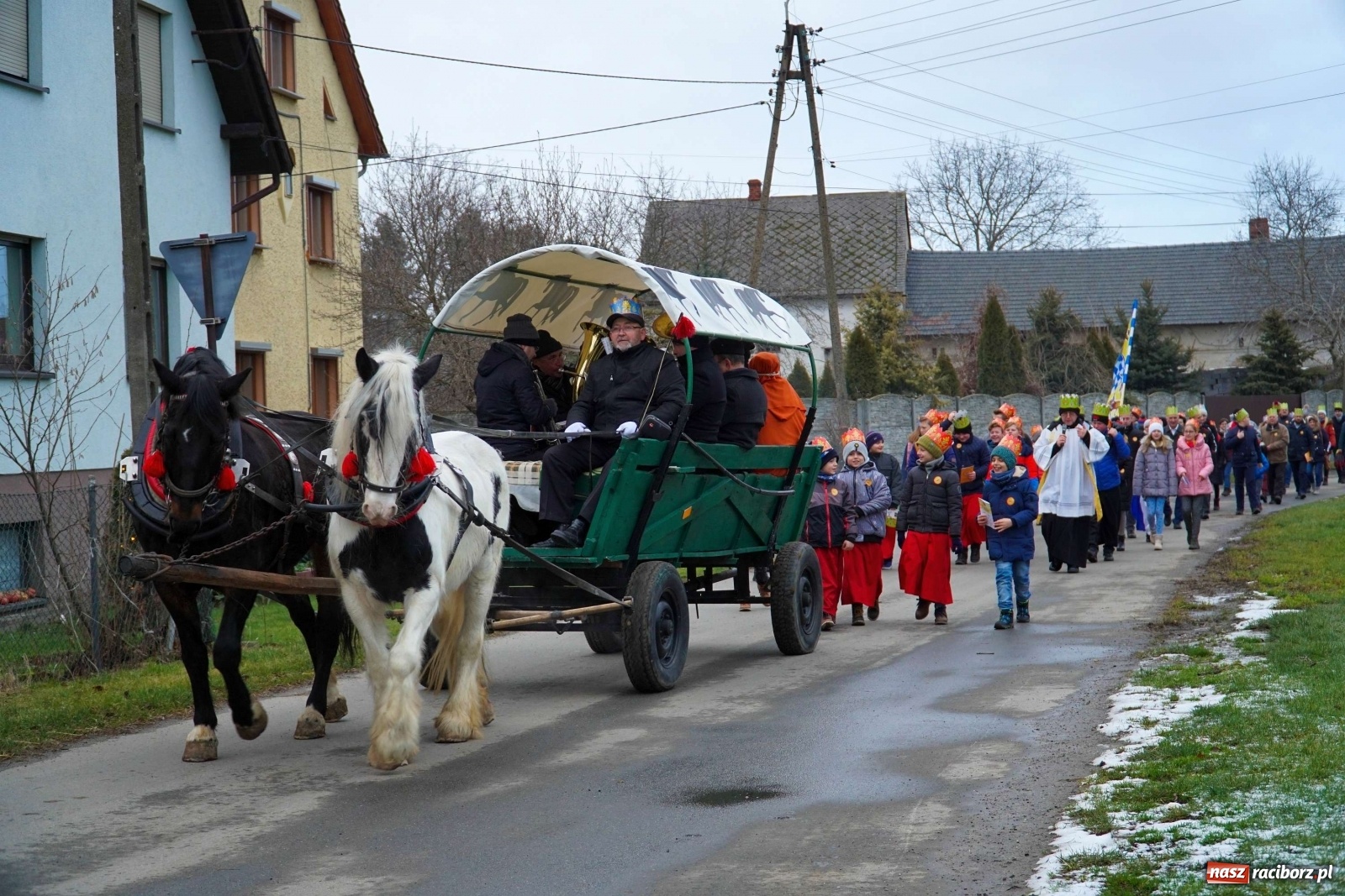 Zdjęcie w galerii na portalu naszraciborz.pl: Orszak Trzech Króli przeszedł przez Gamów [FOTO i WIDEO] wiadomości z regionu