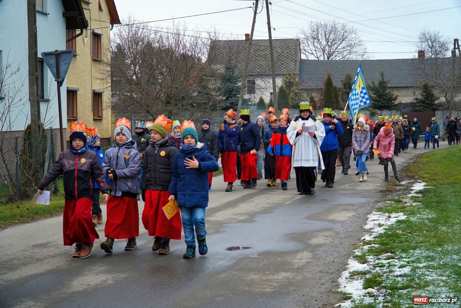 Zdjęcie w galerii na portalu naszraciborz.pl: Orszak Trzech Króli przeszedł przez Gamów [FOTO i WIDEO] wiadomości z regionu