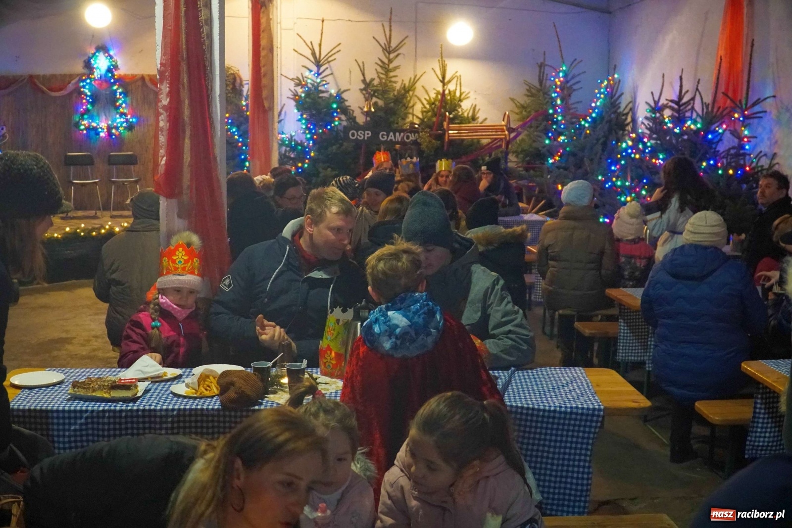 Zdjęcie w galerii na portalu naszraciborz.pl: Orszak Trzech Króli przeszedł przez Gamów [FOTO i WIDEO] wiadomości z regionu