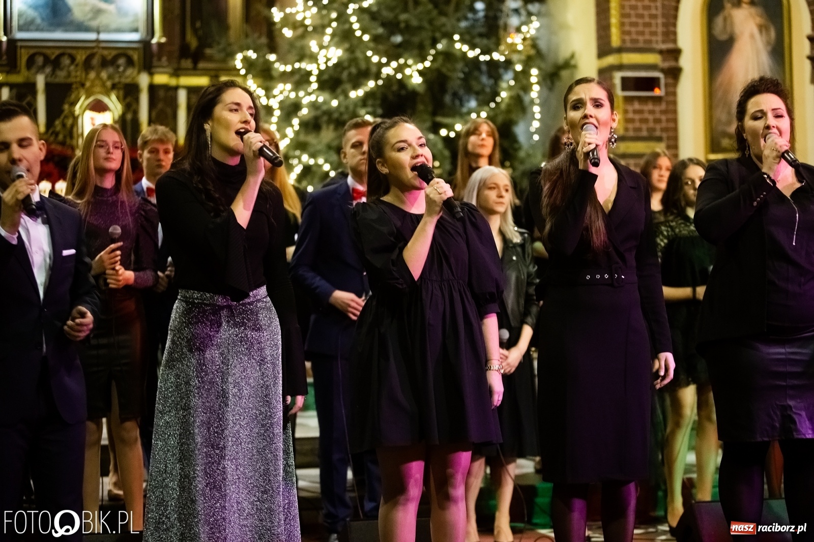 Zdjęcie w galerii na portalu naszraciborz.pl: Mirażowe kolędowanie w kościele na Starej Wsi [FOTO] wiadomości z regionu