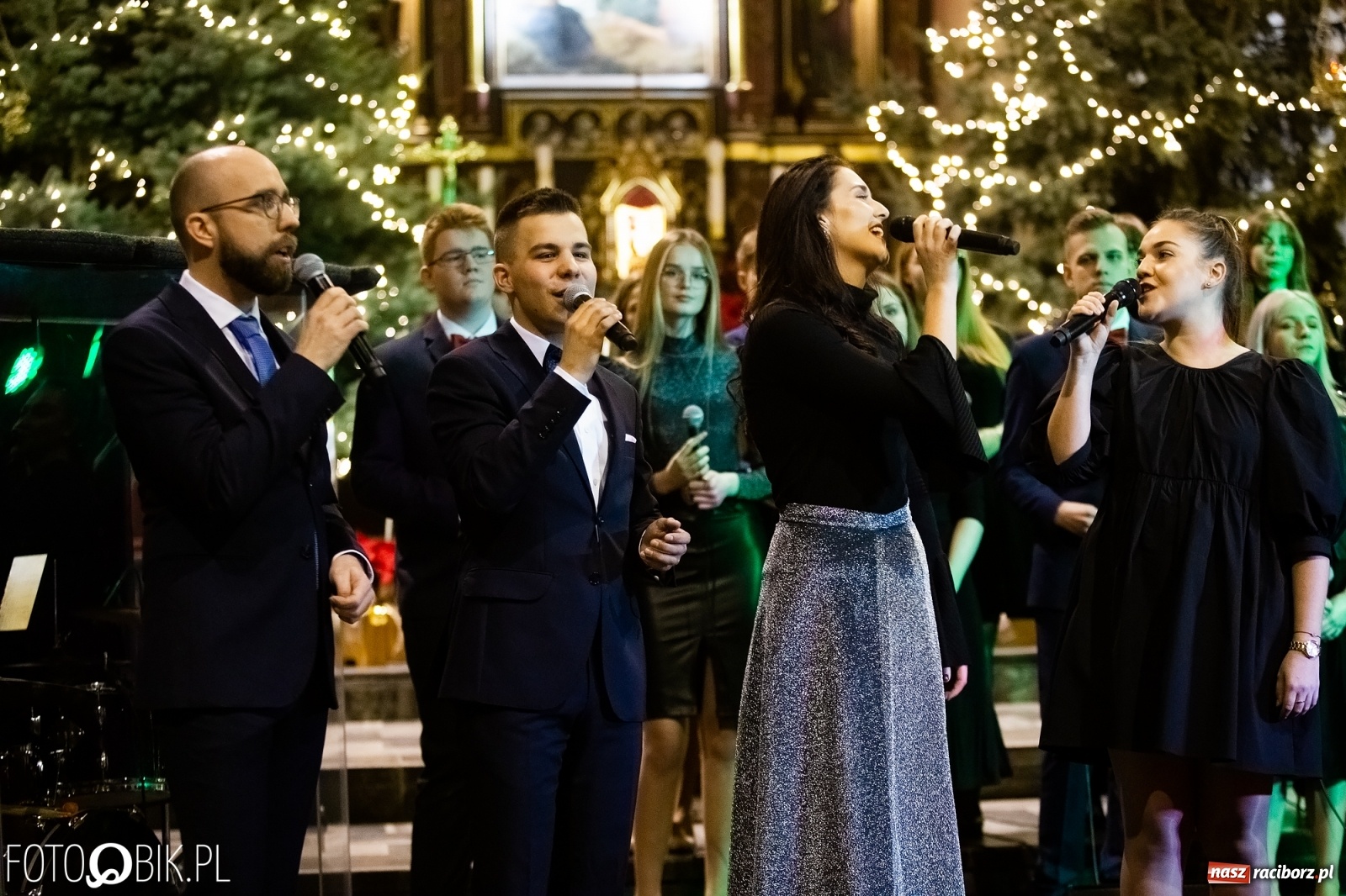 Zdjęcie w galerii na portalu naszraciborz.pl: Mirażowe kolędowanie w kościele na Starej Wsi [FOTO] wiadomości z regionu