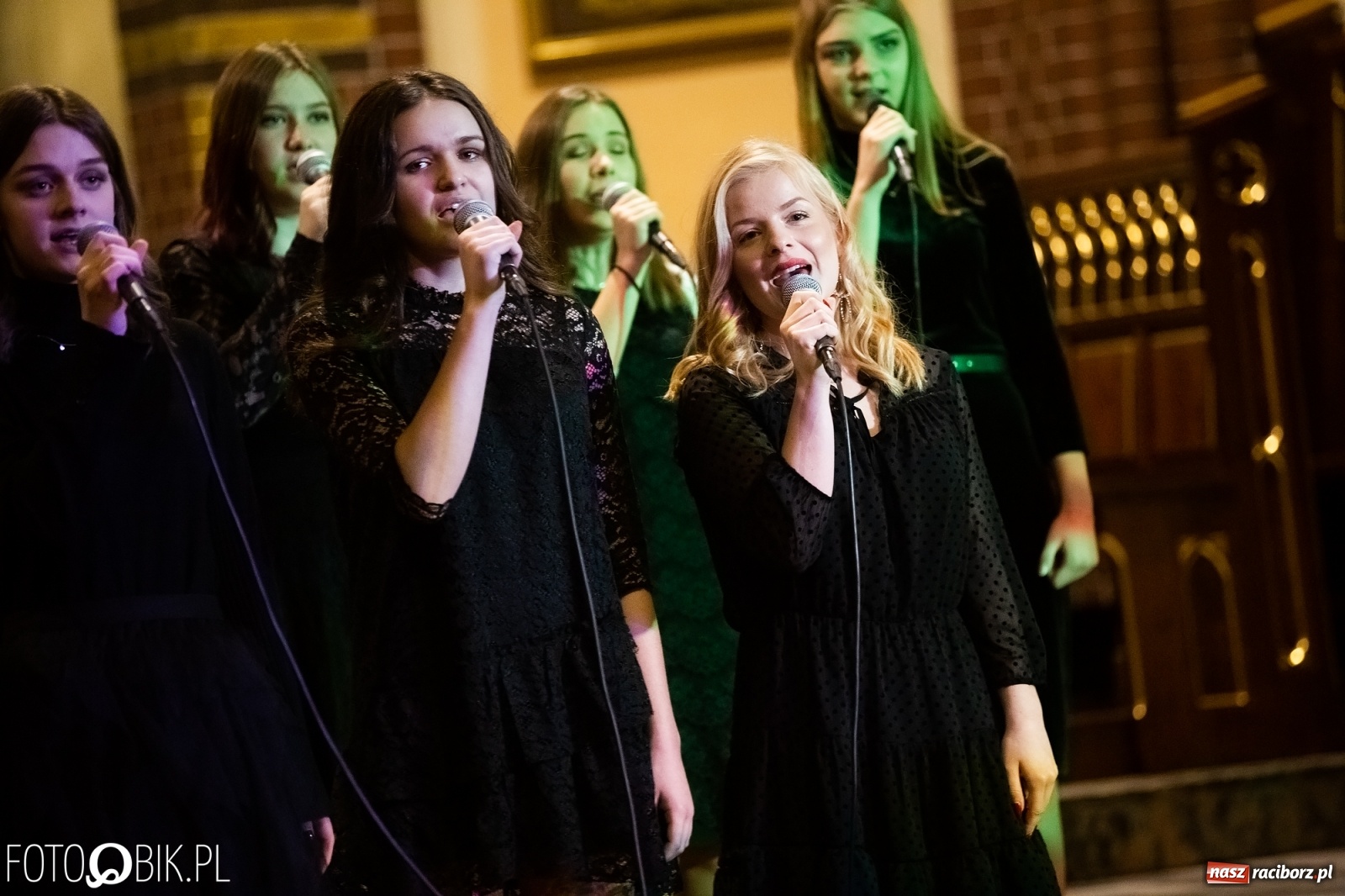 Zdjęcie w galerii na portalu naszraciborz.pl: Mirażowe kolędowanie w kościele na Starej Wsi [FOTO] wiadomości z regionu
