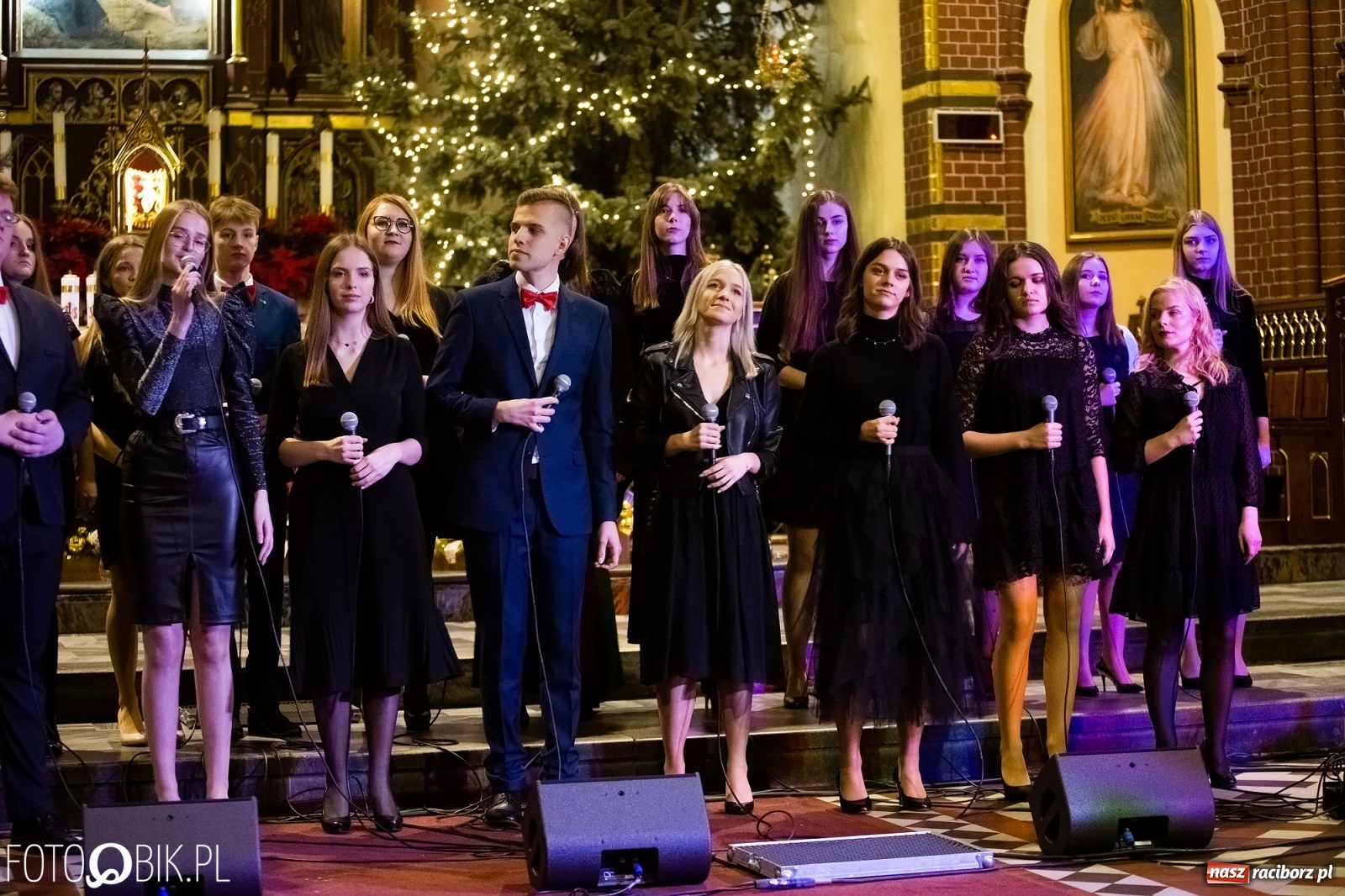 Zdjęcie w galerii na portalu naszraciborz.pl: Mirażowe kolędowanie w kościele na Starej Wsi [FOTO] wiadomości z regionu