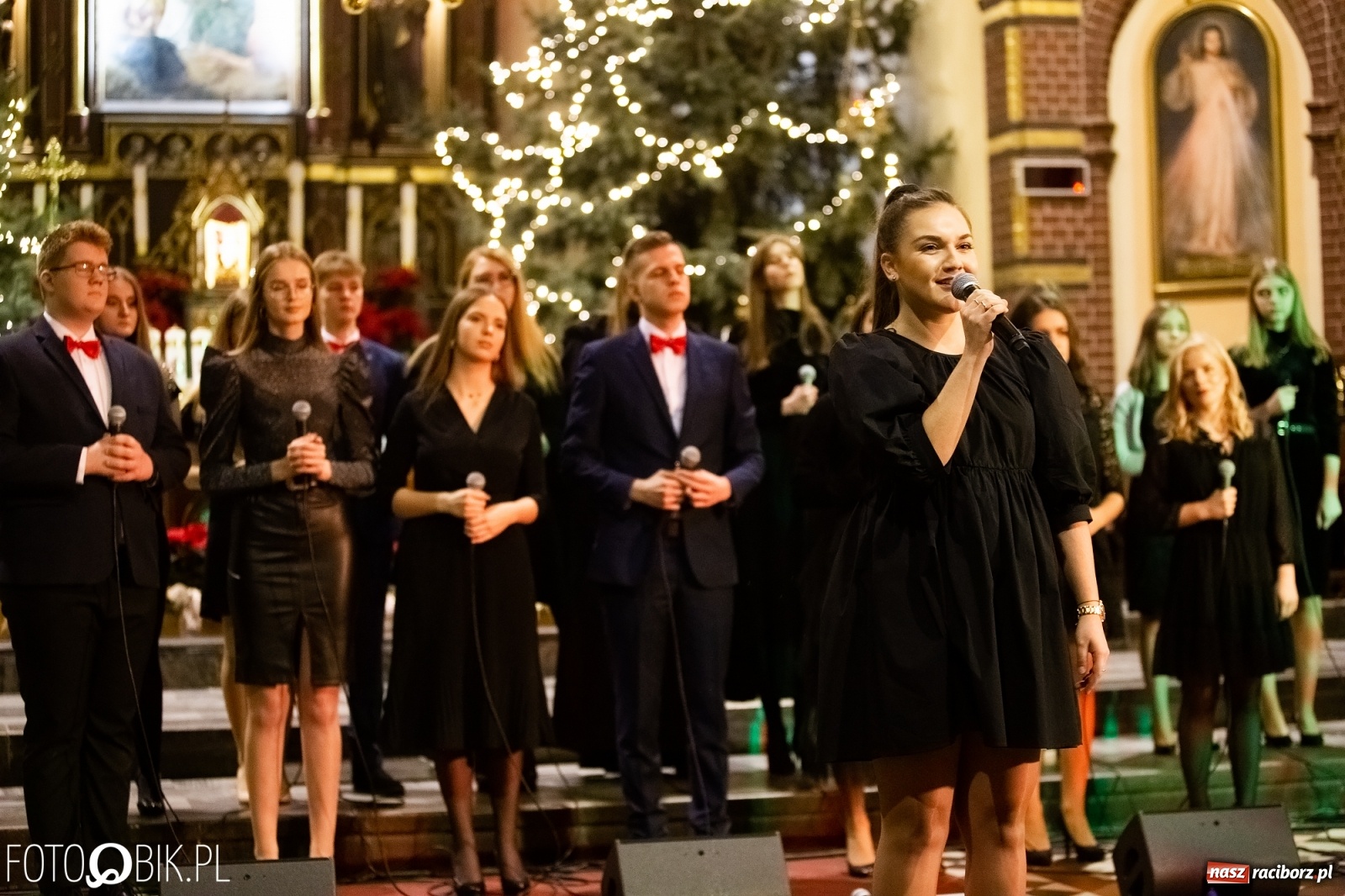 Zdjęcie w galerii na portalu naszraciborz.pl: Mirażowe kolędowanie w kościele na Starej Wsi [FOTO] wiadomości z regionu