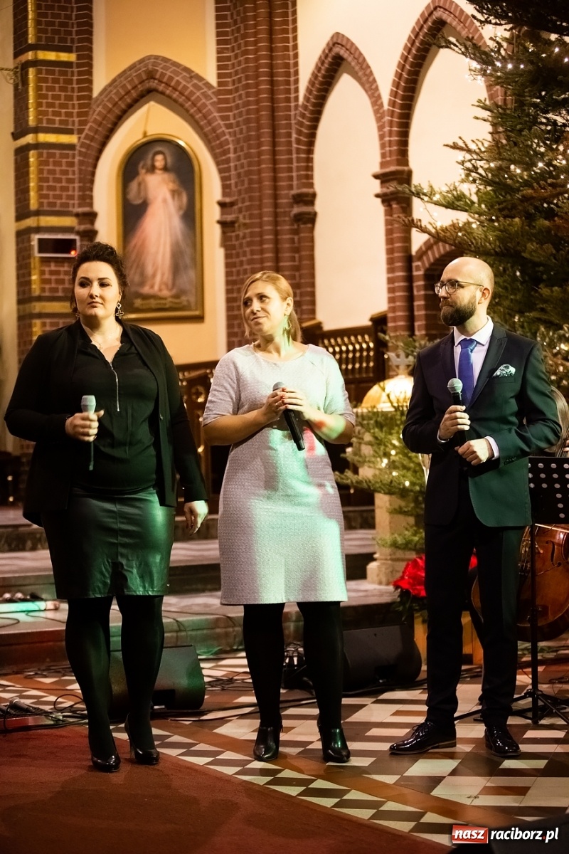 Zdjęcie w galerii na portalu naszraciborz.pl: Mirażowe kolędowanie w kościele na Starej Wsi [FOTO] wiadomości z regionu