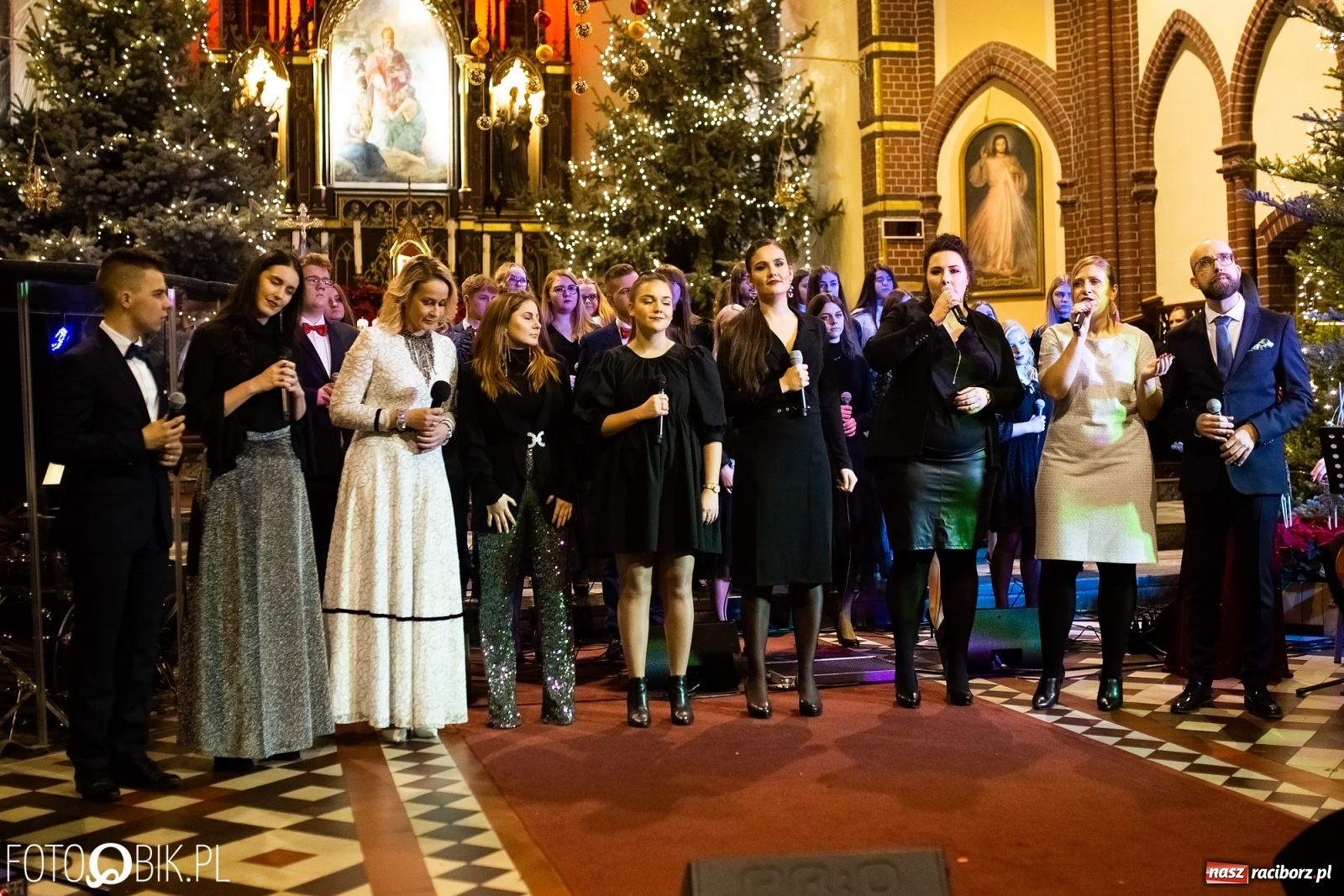 Zdjęcie w galerii na portalu naszraciborz.pl: Mirażowe kolędowanie w kościele na Starej Wsi [FOTO] wiadomości z regionu