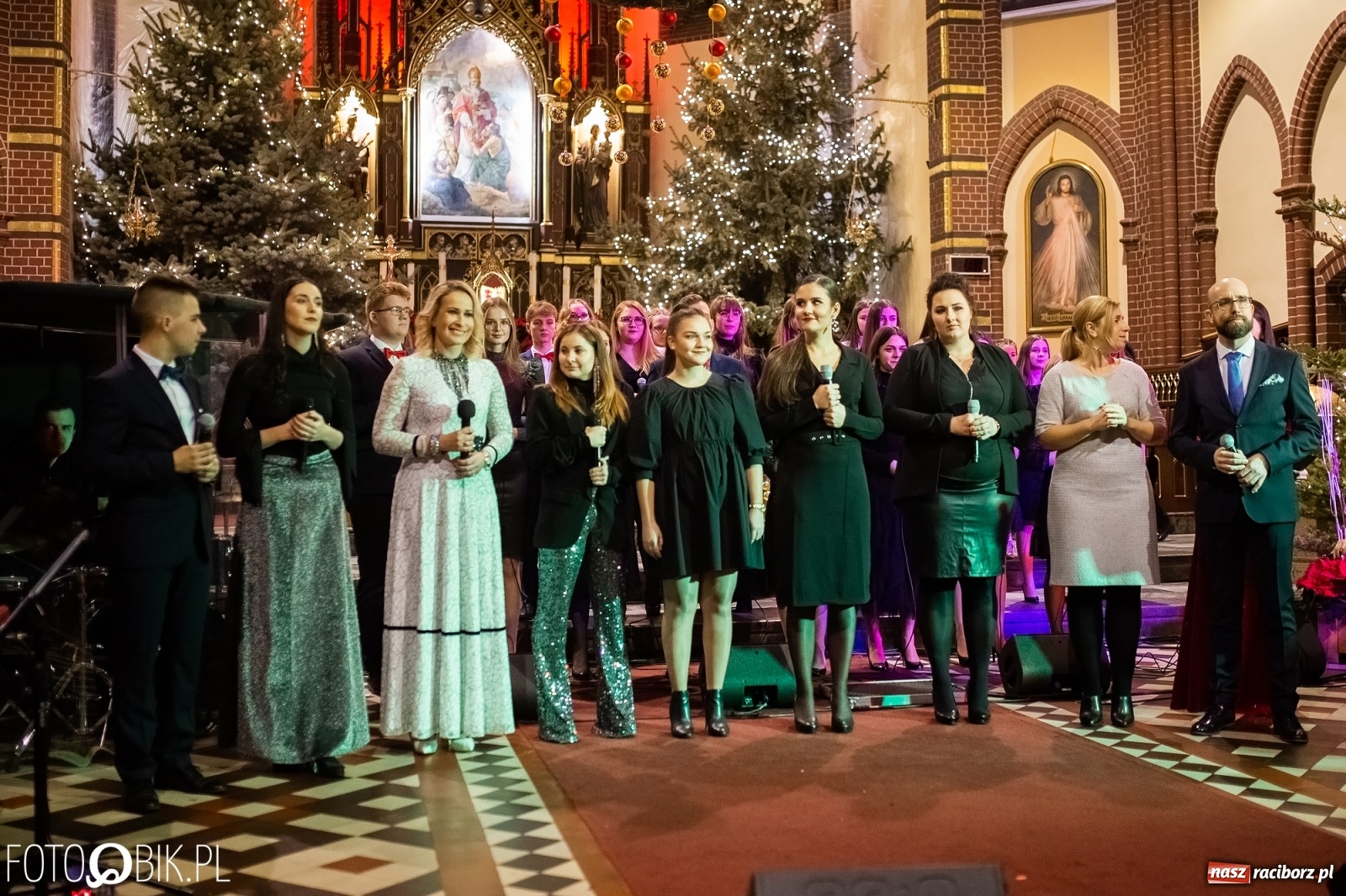 Zdjęcie w galerii na portalu naszraciborz.pl: Mirażowe kolędowanie w kościele na Starej Wsi [FOTO] wiadomości z regionu