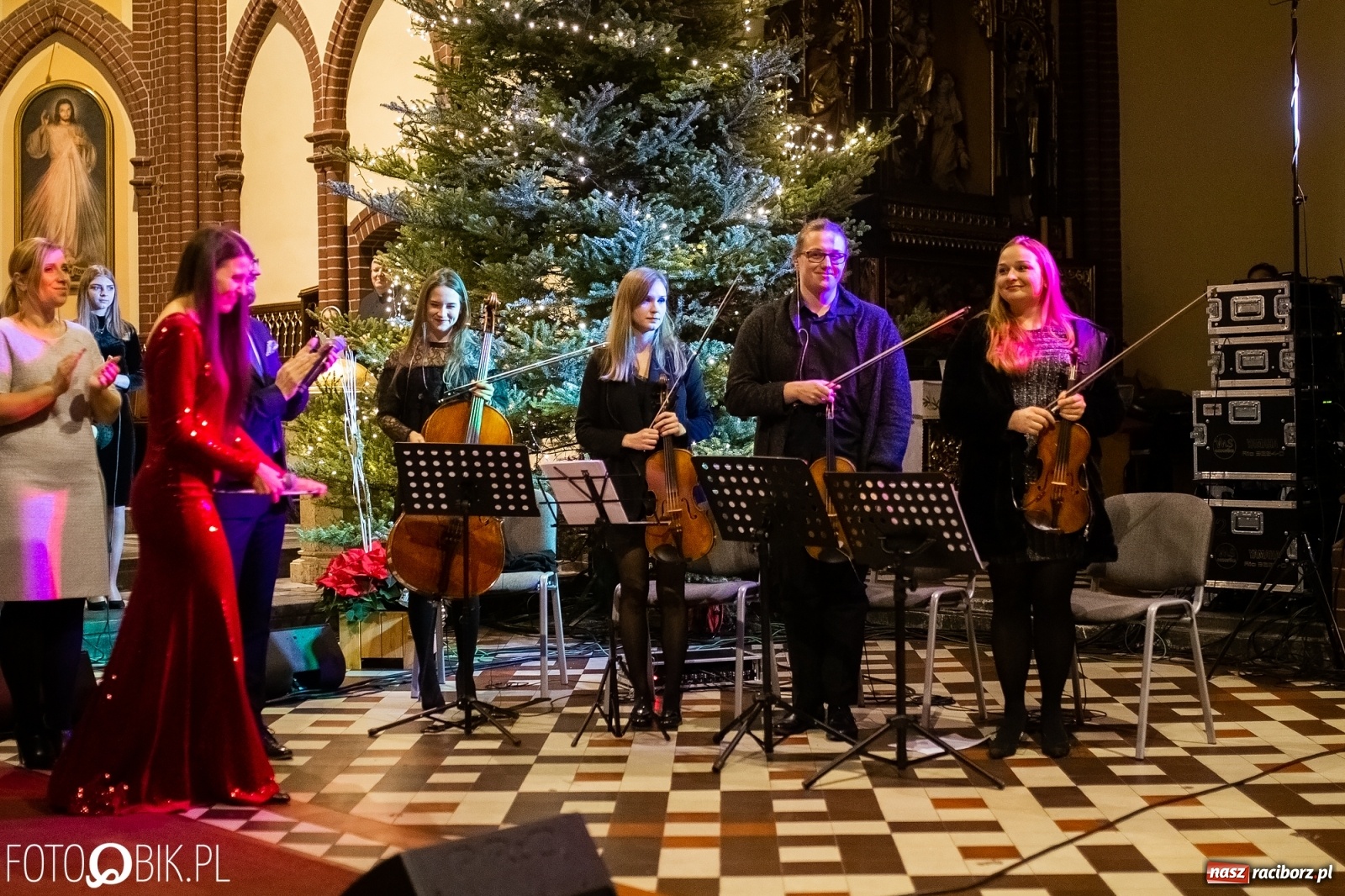 Zdjęcie w galerii na portalu naszraciborz.pl: Mirażowe kolędowanie w kościele na Starej Wsi [FOTO] wiadomości z regionu