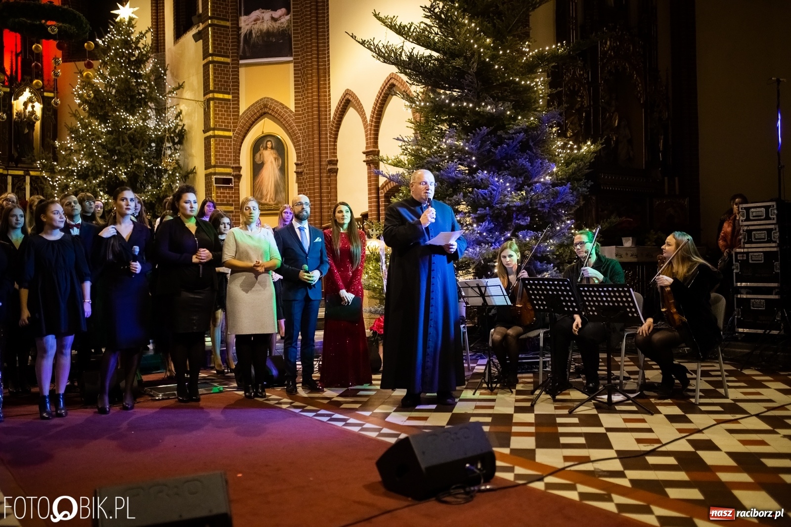 Zdjęcie w galerii na portalu naszraciborz.pl: Mirażowe kolędowanie w kościele na Starej Wsi [FOTO] wiadomości z regionu