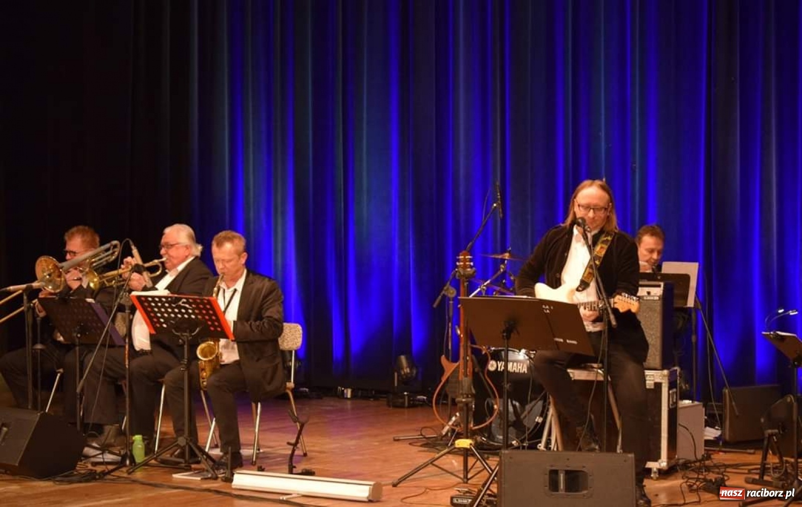 Zdjęcie w galerii na portalu naszraciborz.pl: Kuźnia Kultury przywitała Nowy Rok z humorem [FOTO i WIDEO] wiadomości z regionu