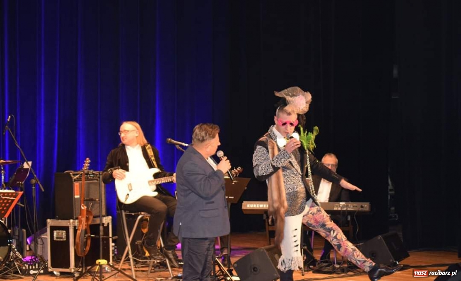 Zdjęcie w galerii na portalu naszraciborz.pl: Kuźnia Kultury przywitała Nowy Rok z humorem [FOTO i WIDEO] wiadomości z regionu