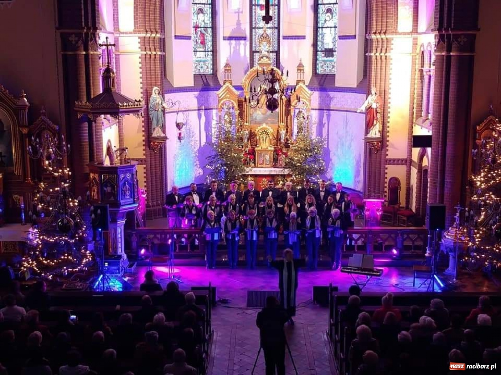 Zdjęcie w galerii na portalu naszraciborz.pl: Tradycyjne kolędowanie w Kuźni Raciborskiej wiadomości z regionu