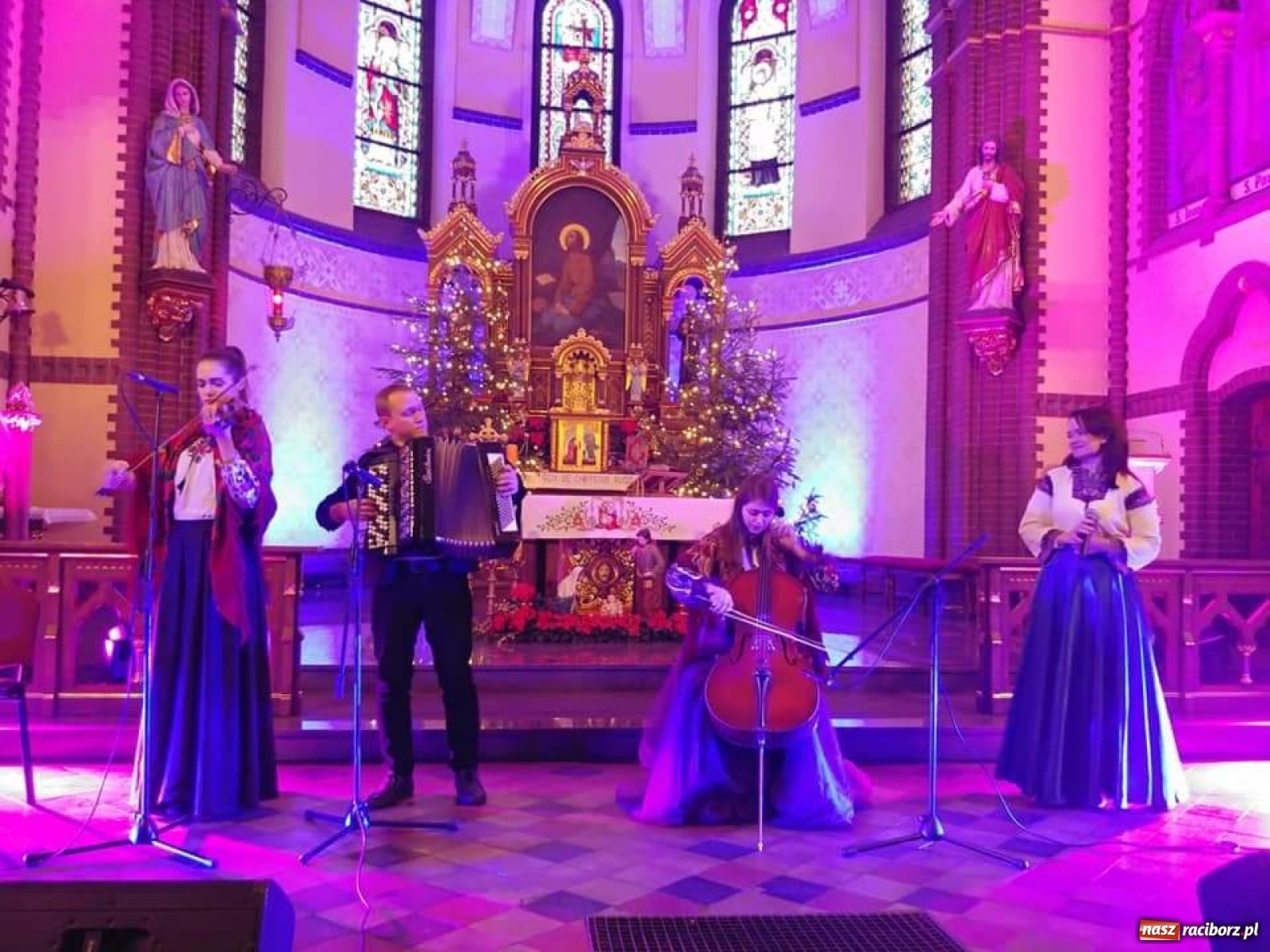 Zdjęcie w galerii na portalu naszraciborz.pl: Tradycyjne kolędowanie w Kuźni Raciborskiej wiadomości z regionu