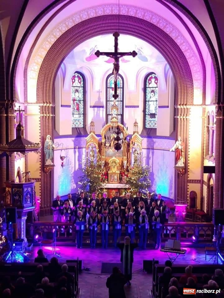 Zdjęcie w galerii na portalu naszraciborz.pl: Tradycyjne kolędowanie w Kuźni Raciborskiej wiadomości z regionu