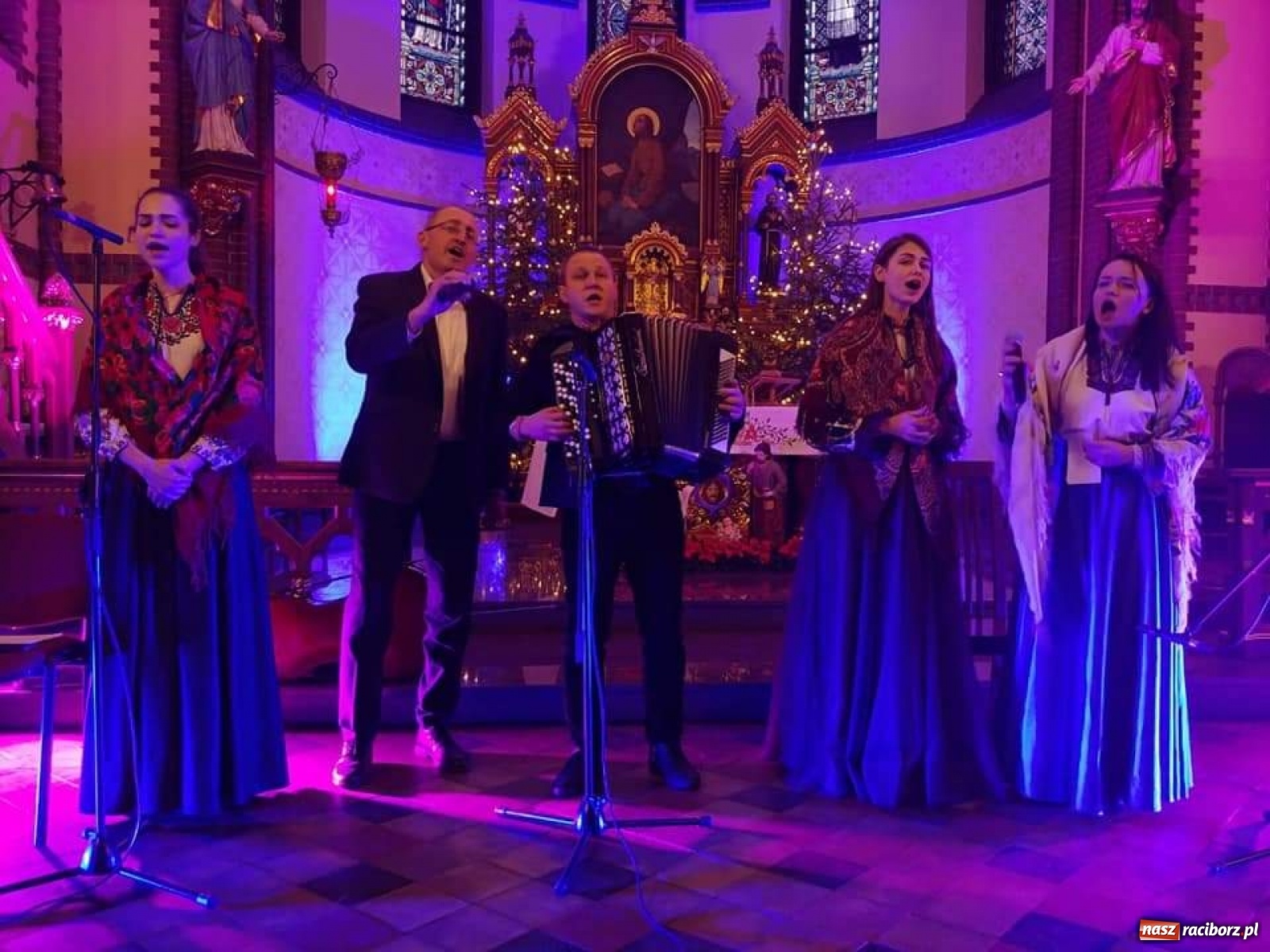 Zdjęcie w galerii na portalu naszraciborz.pl: Tradycyjne kolędowanie w Kuźni Raciborskiej wiadomości z regionu