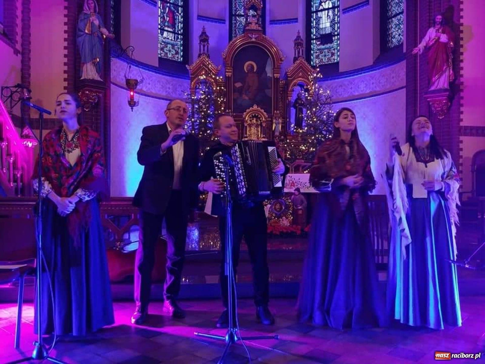 Zdjęcie w galerii na portalu naszraciborz.pl: Tradycyjne kolędowanie w Kuźni Raciborskiej wiadomości z regionu