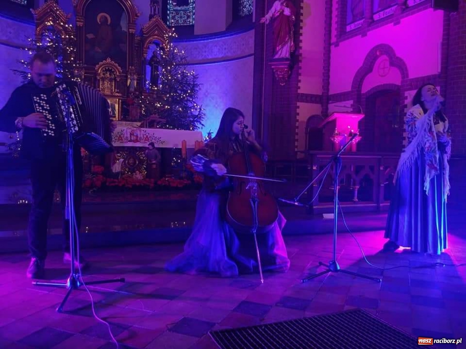 Zdjęcie w galerii na portalu naszraciborz.pl: Tradycyjne kolędowanie w Kuźni Raciborskiej wiadomości z regionu