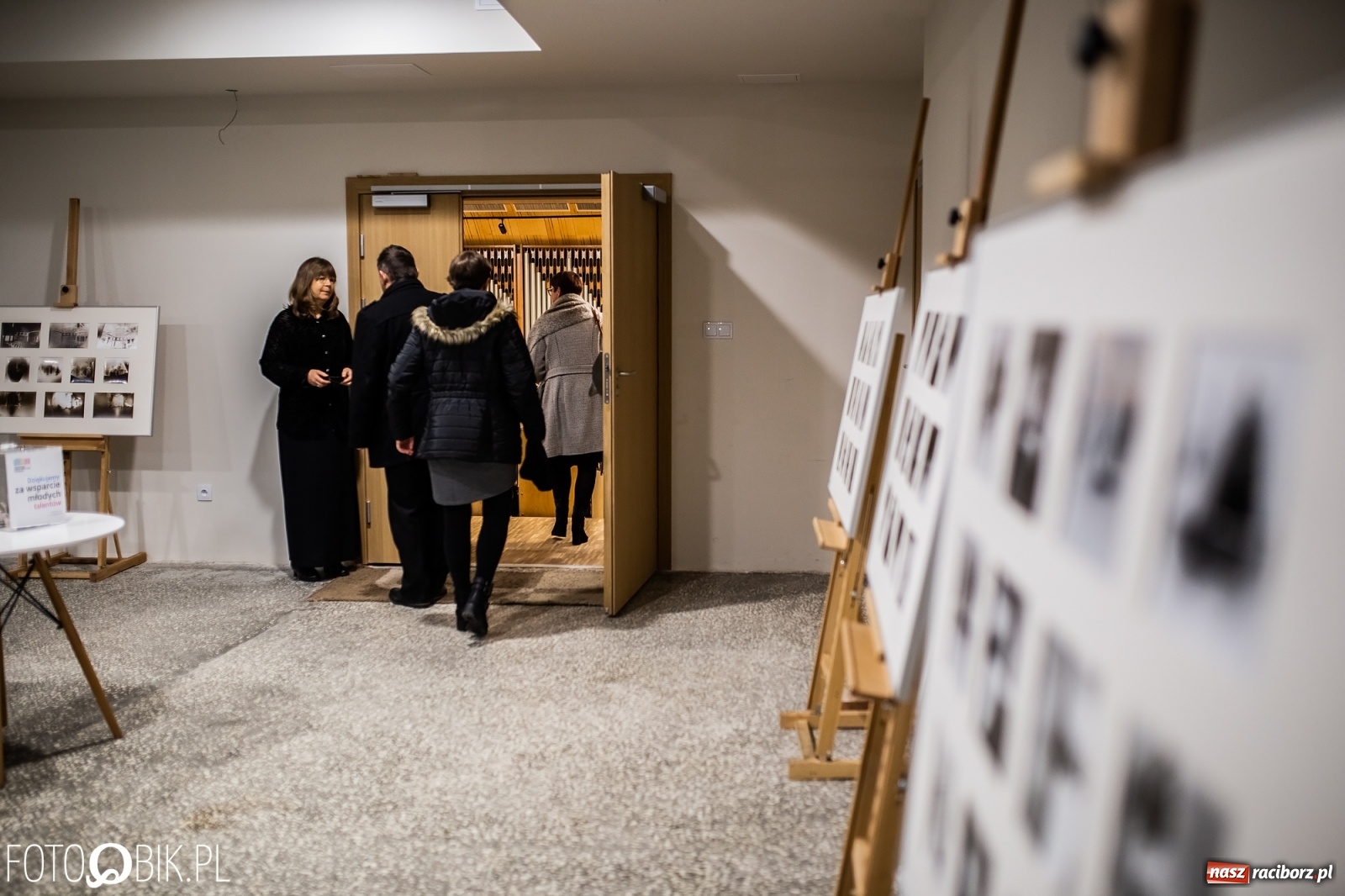 Zdjęcie w galerii na portalu naszraciborz.pl: Koncert Judyty Pisarczyk i wystawa fotograficzna Magia Światła wiadomości z regionu