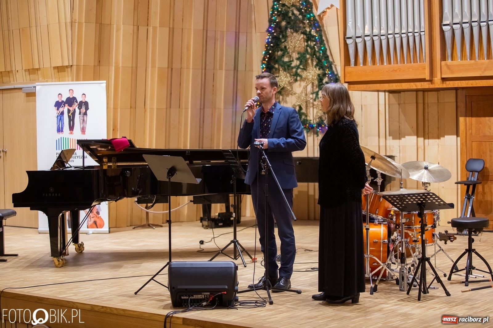 Zdjęcie w galerii na portalu naszraciborz.pl: Koncert Judyty Pisarczyk i wystawa fotograficzna Magia Światła wiadomości z regionu