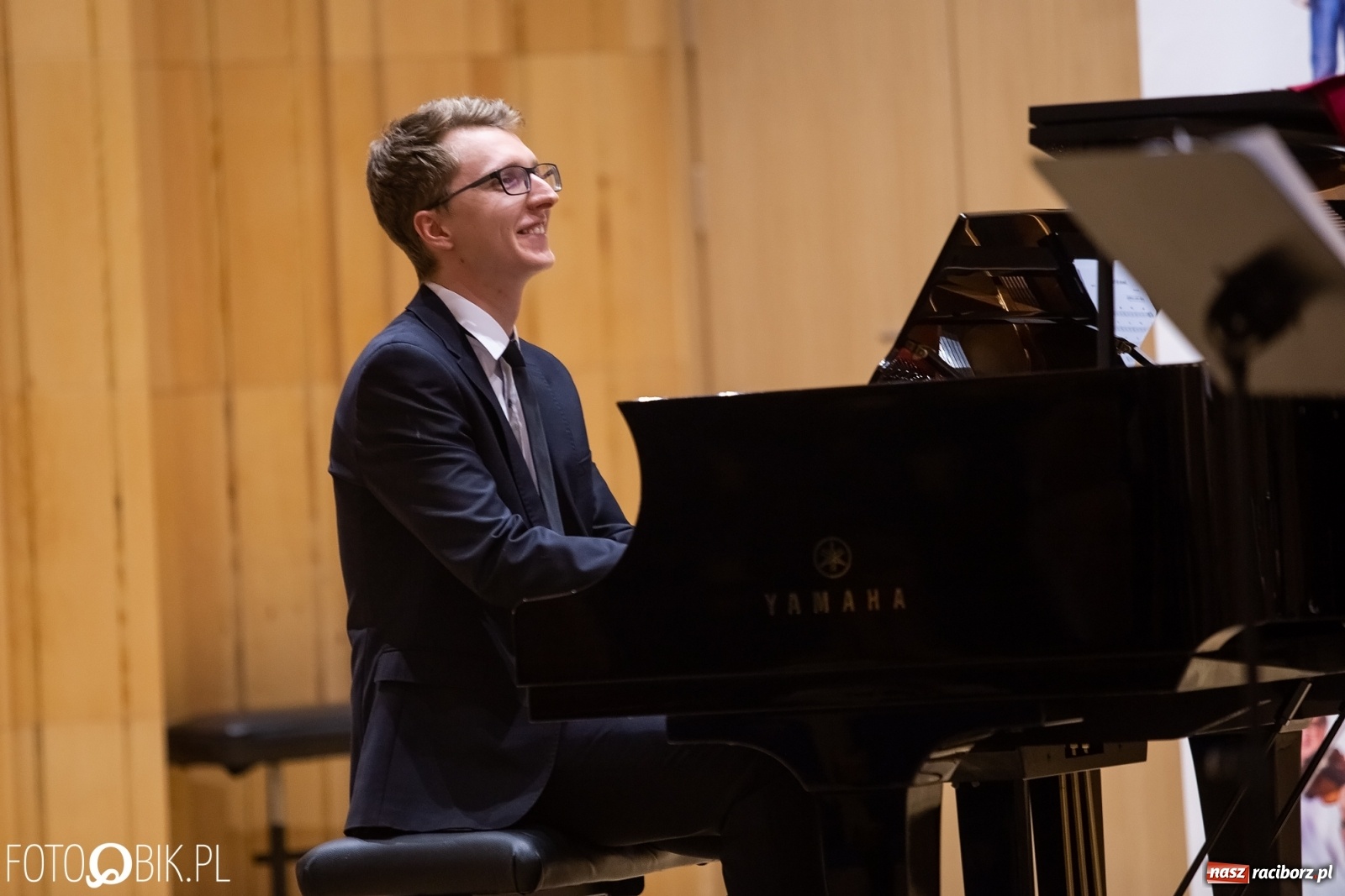 Zdjęcie w galerii na portalu naszraciborz.pl: Koncert Judyty Pisarczyk i wystawa fotograficzna Magia Światła wiadomości z regionu