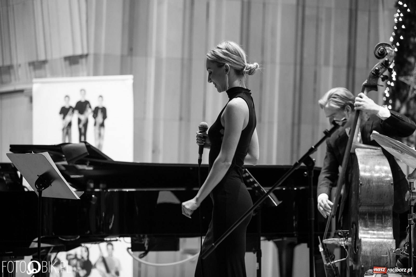 Zdjęcie w galerii na portalu naszraciborz.pl: Koncert Judyty Pisarczyk i wystawa fotograficzna Magia Światła wiadomości z regionu